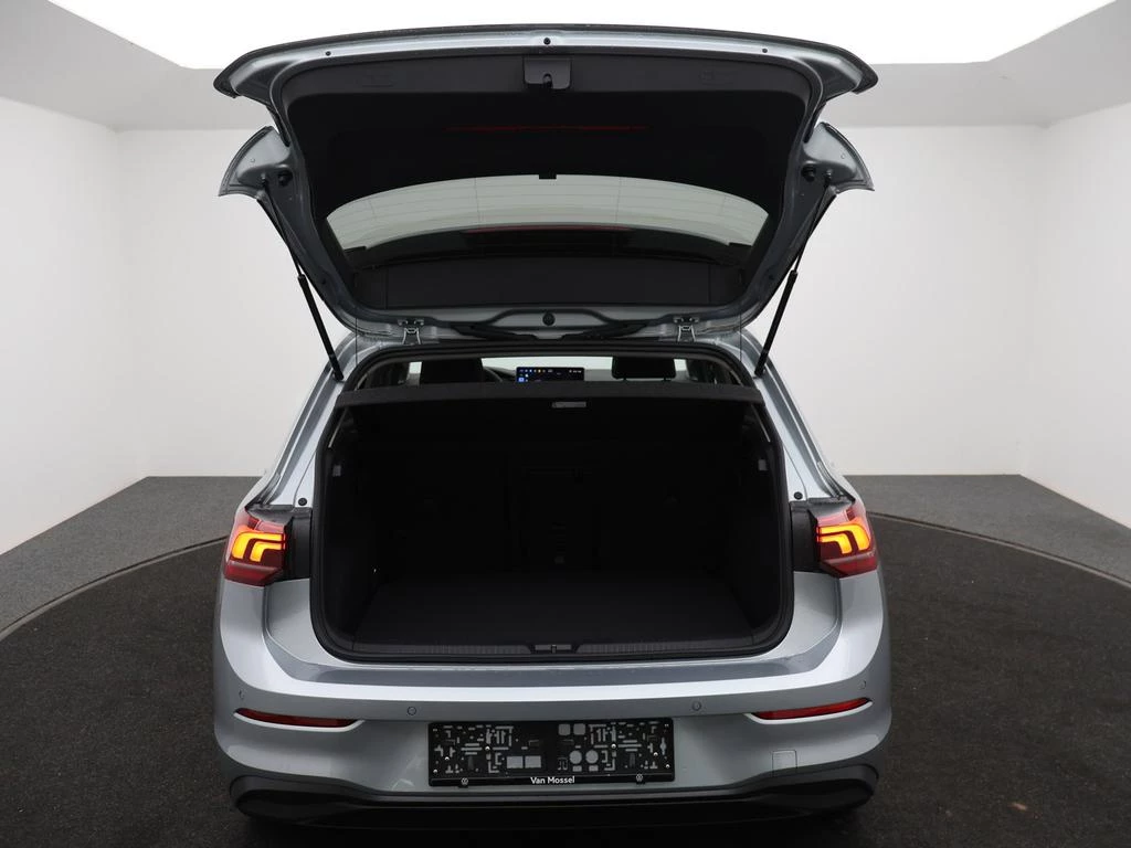 Volkswagen Golf VIII Golf Life Business 1.5 eTSI 85 kW (116 pk) DSG // DEMO