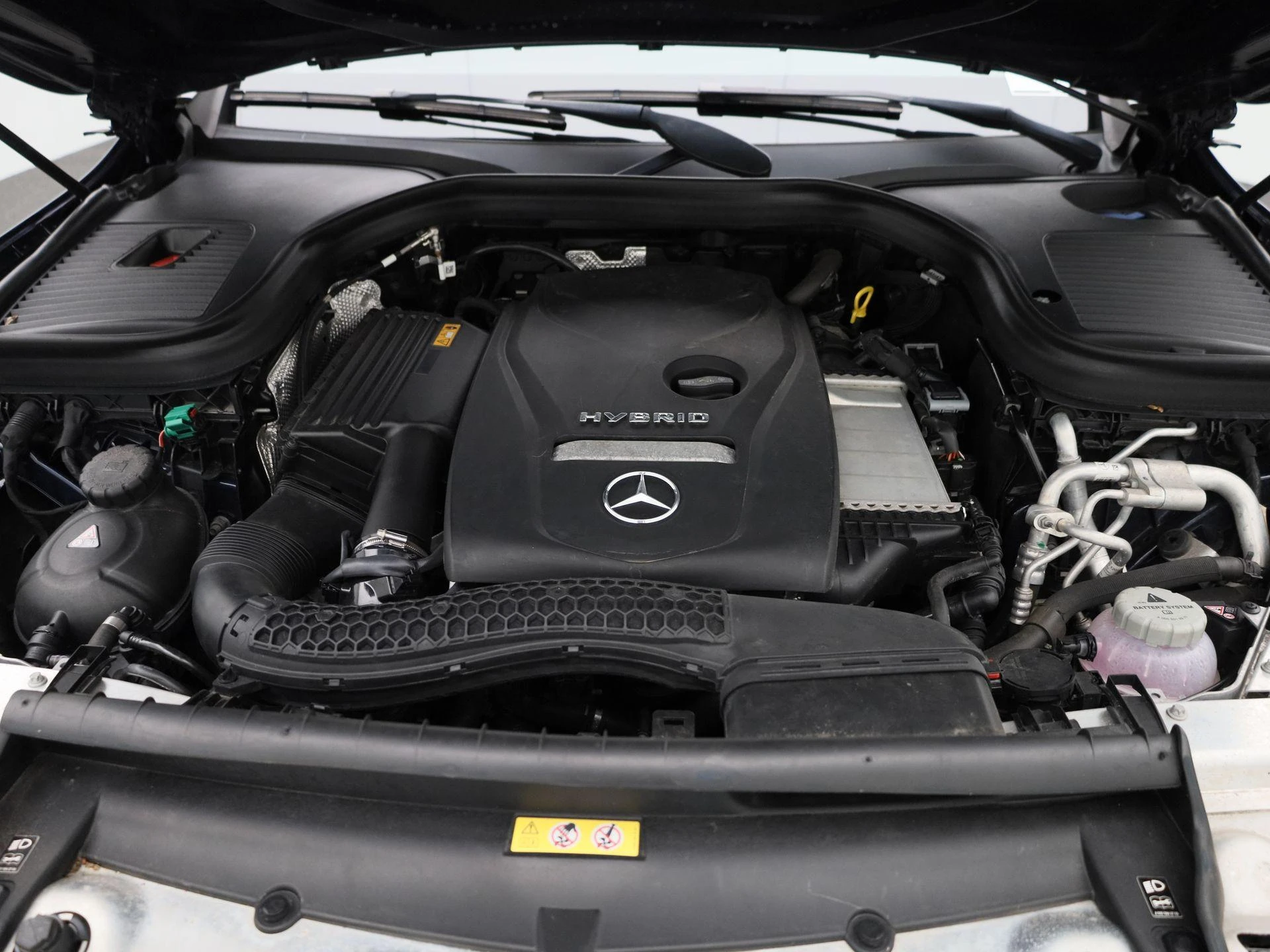 Mercedes-Benz-GLC-image-45