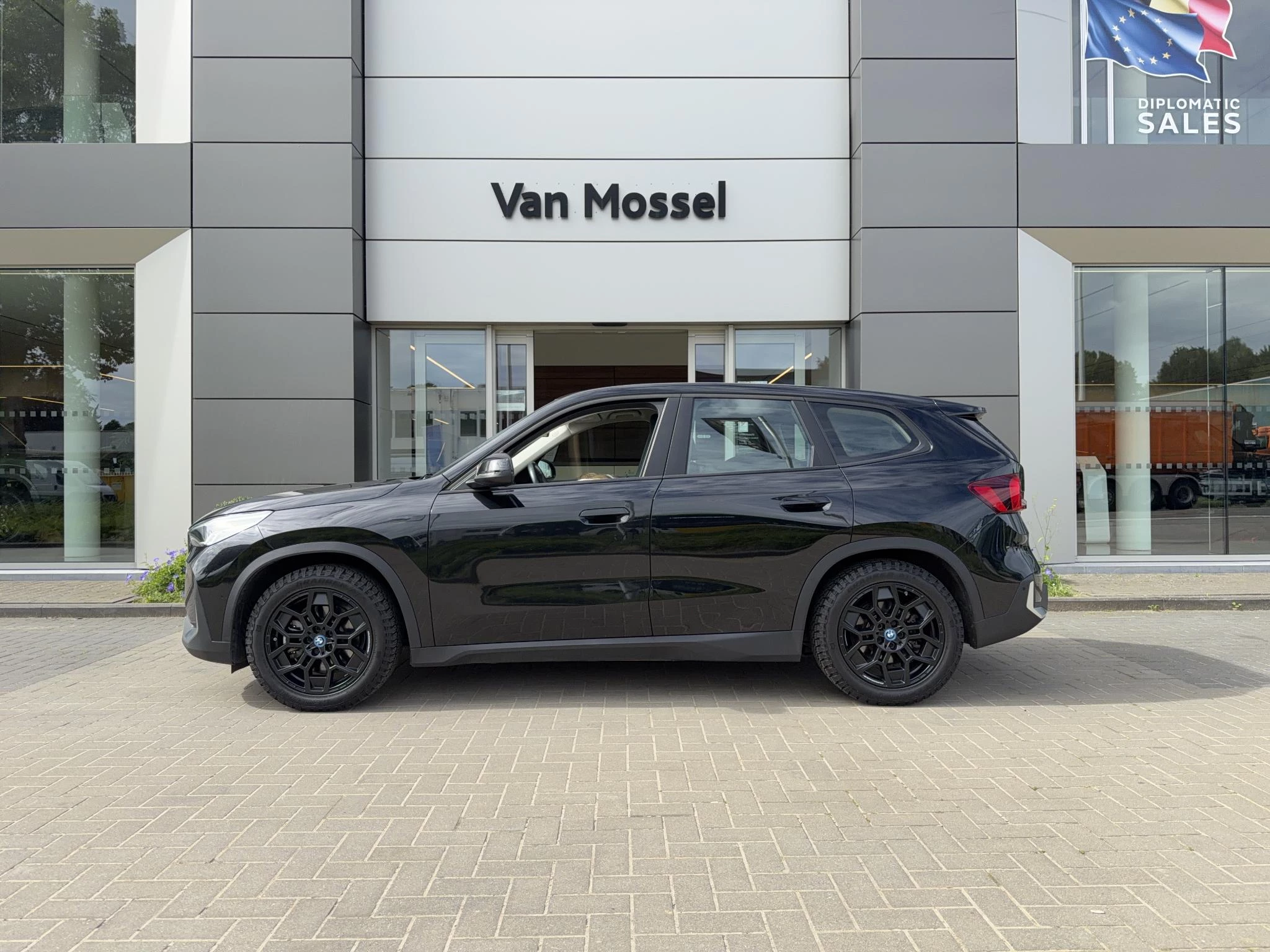 BMW iX1