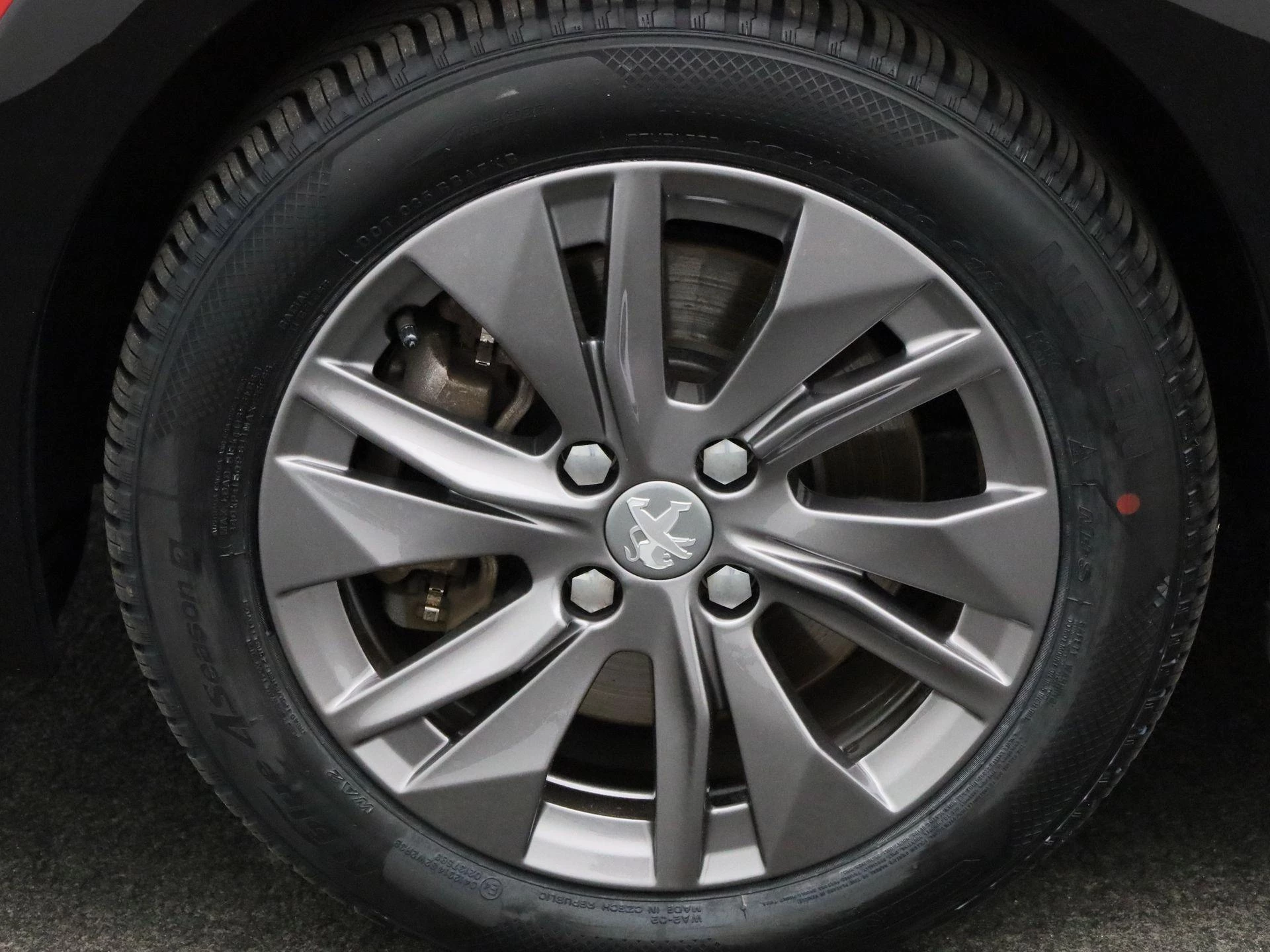 Peugeot-e-208-image-16