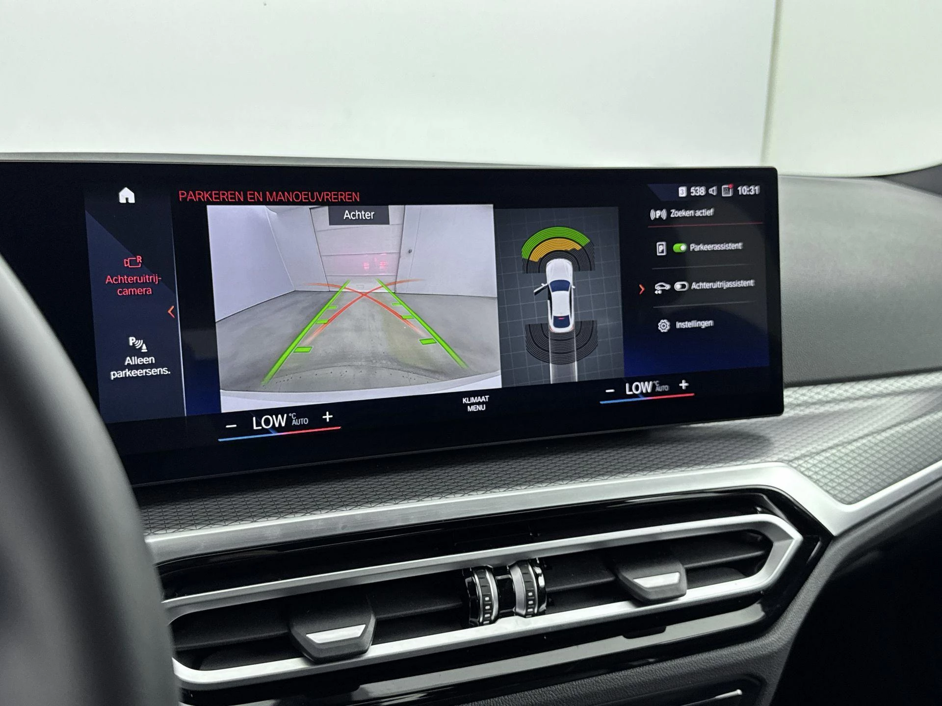 BMW-i4-image-9