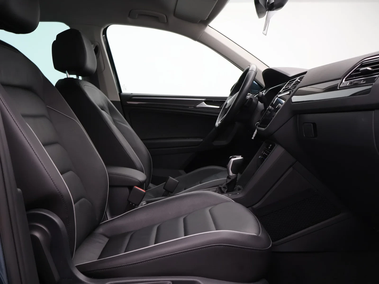 Volkswagen Tiguan eHybrid (PHEV) Tiguan Life Business 1.4TSI eHybrid PHEV 204PK *AUTOMAAT*TREKHAAK*LEDER*CAMERA*PDC*ACC*VIRTUAL COCKP