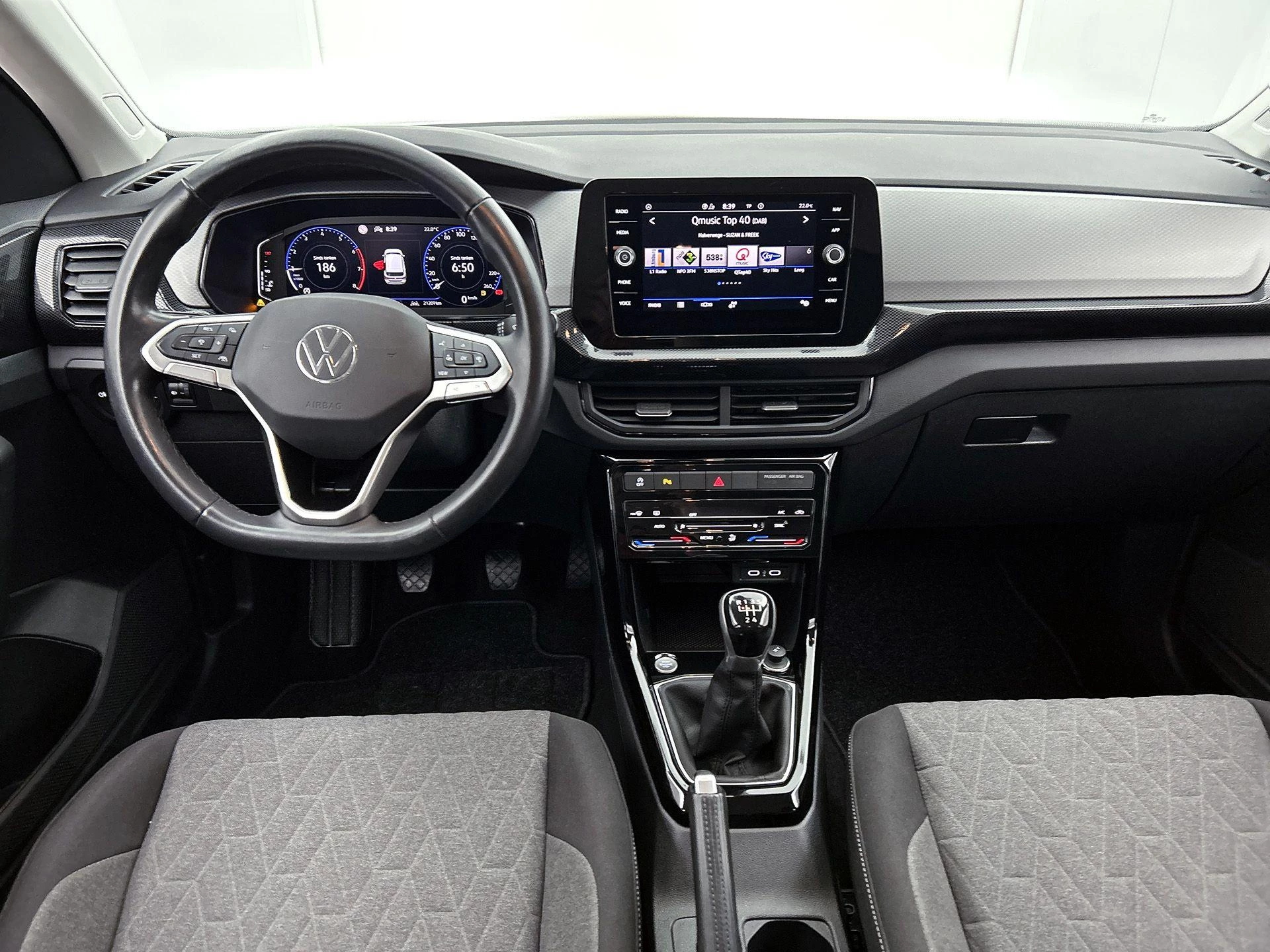 Volkswagen-T-Cross-image-20