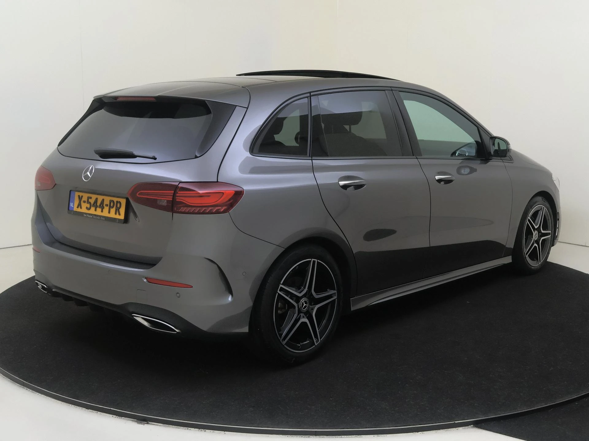 Mercedes-Benz-B-Klasse-image-3