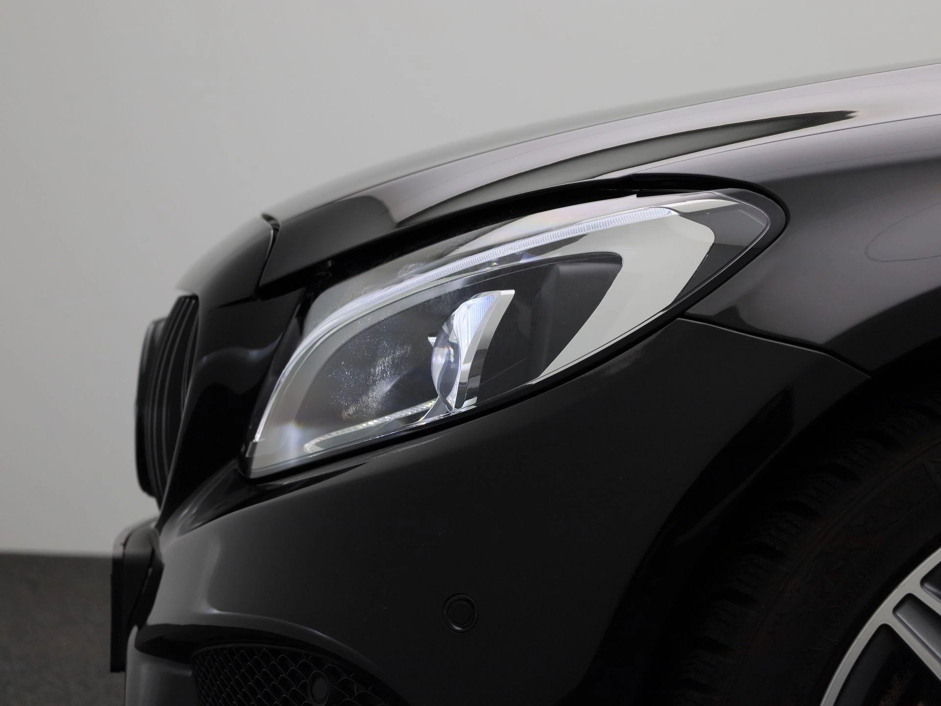 Mercedes-Benz-C-Klasse-image-13