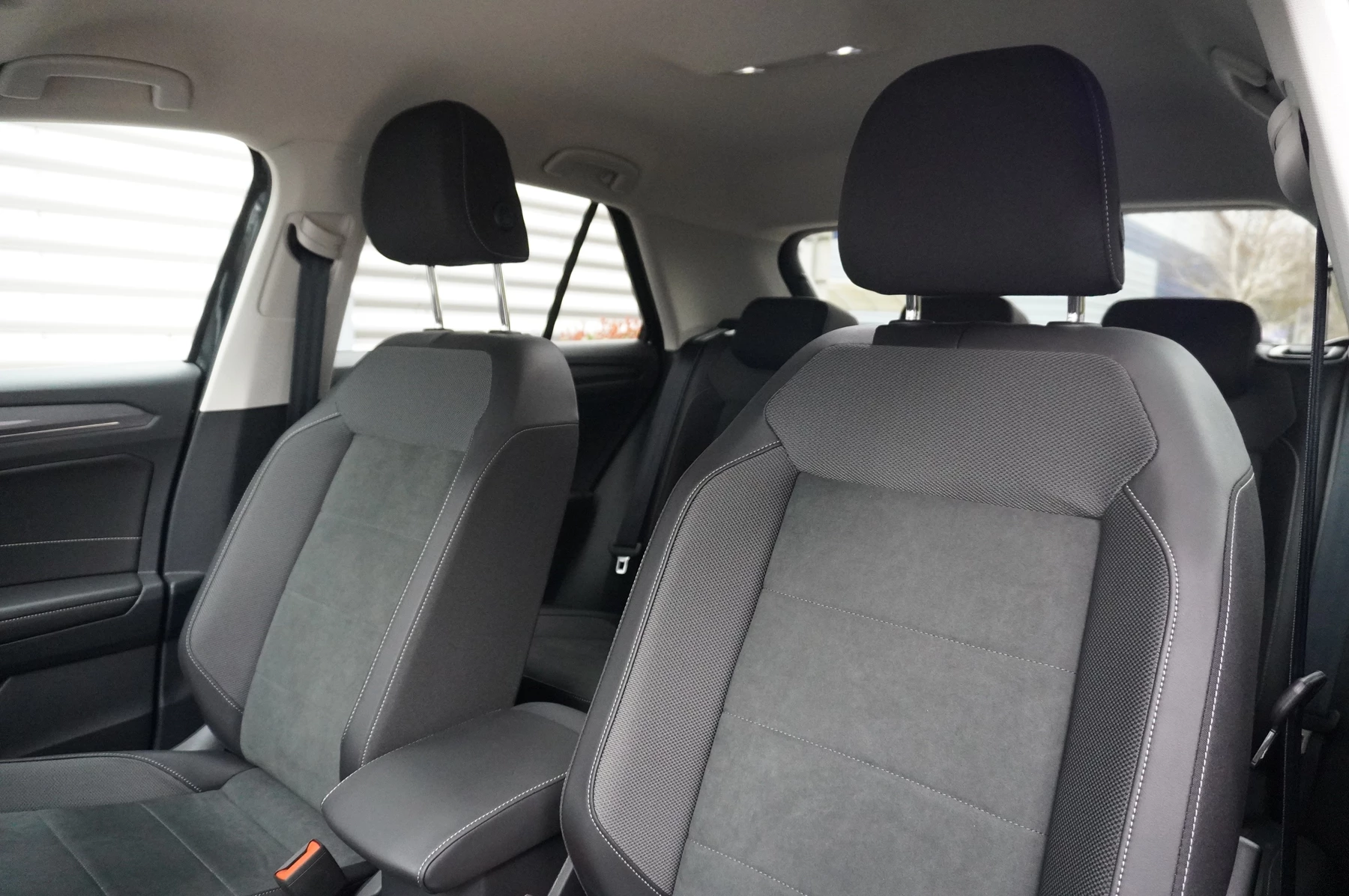 Volkswagen-T-Roc-image-39