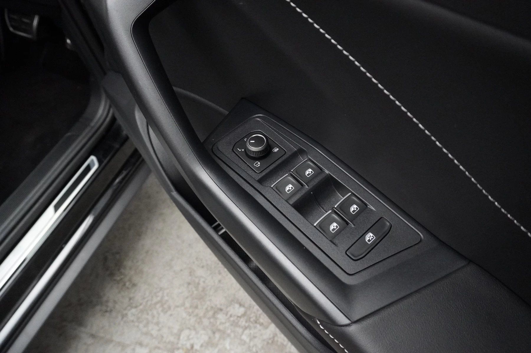 Volkswagen-T-Roc-image-38