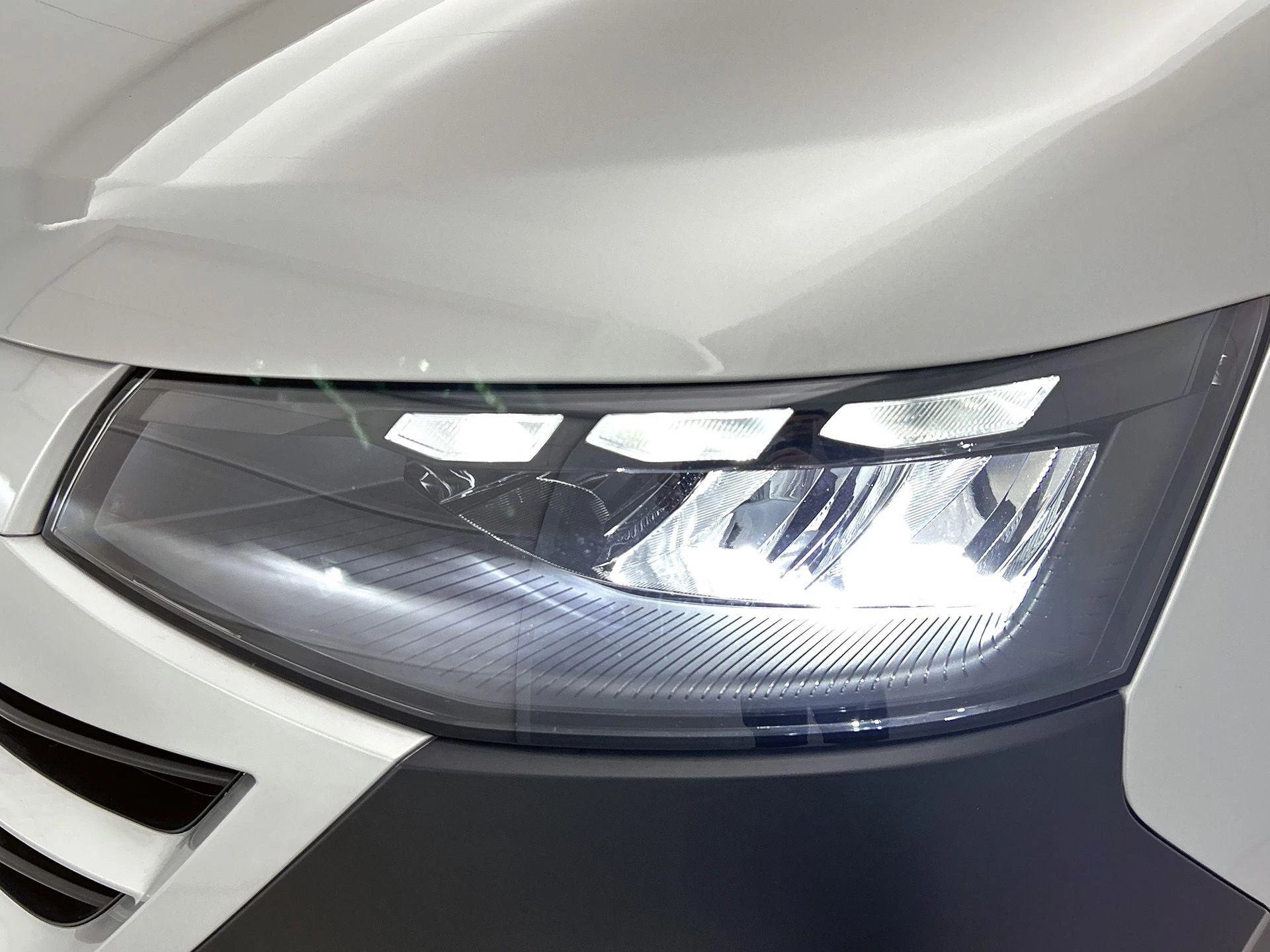 Volkswagen-Transporter-image-10