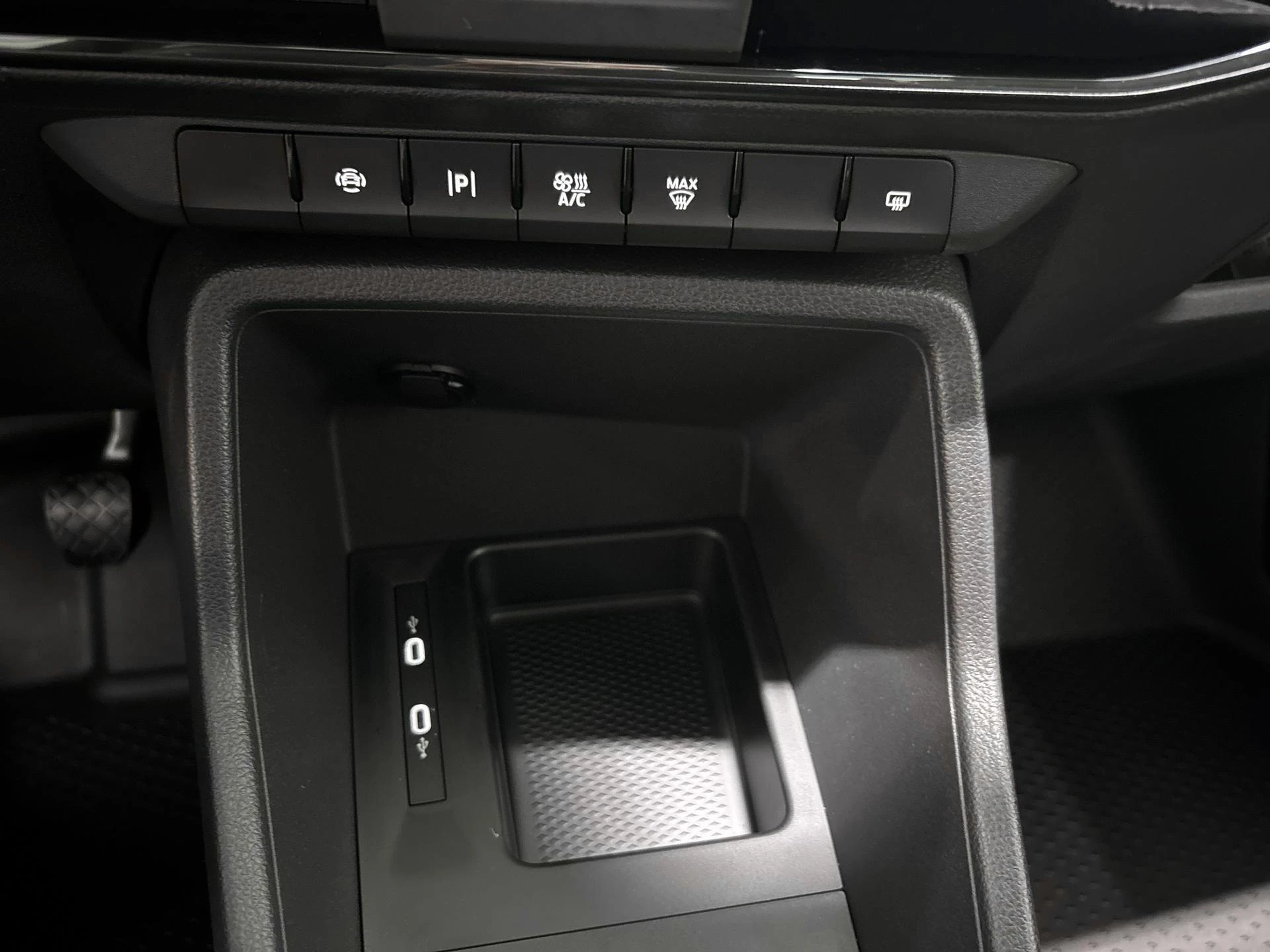 Ford-Transit Connect-image-14