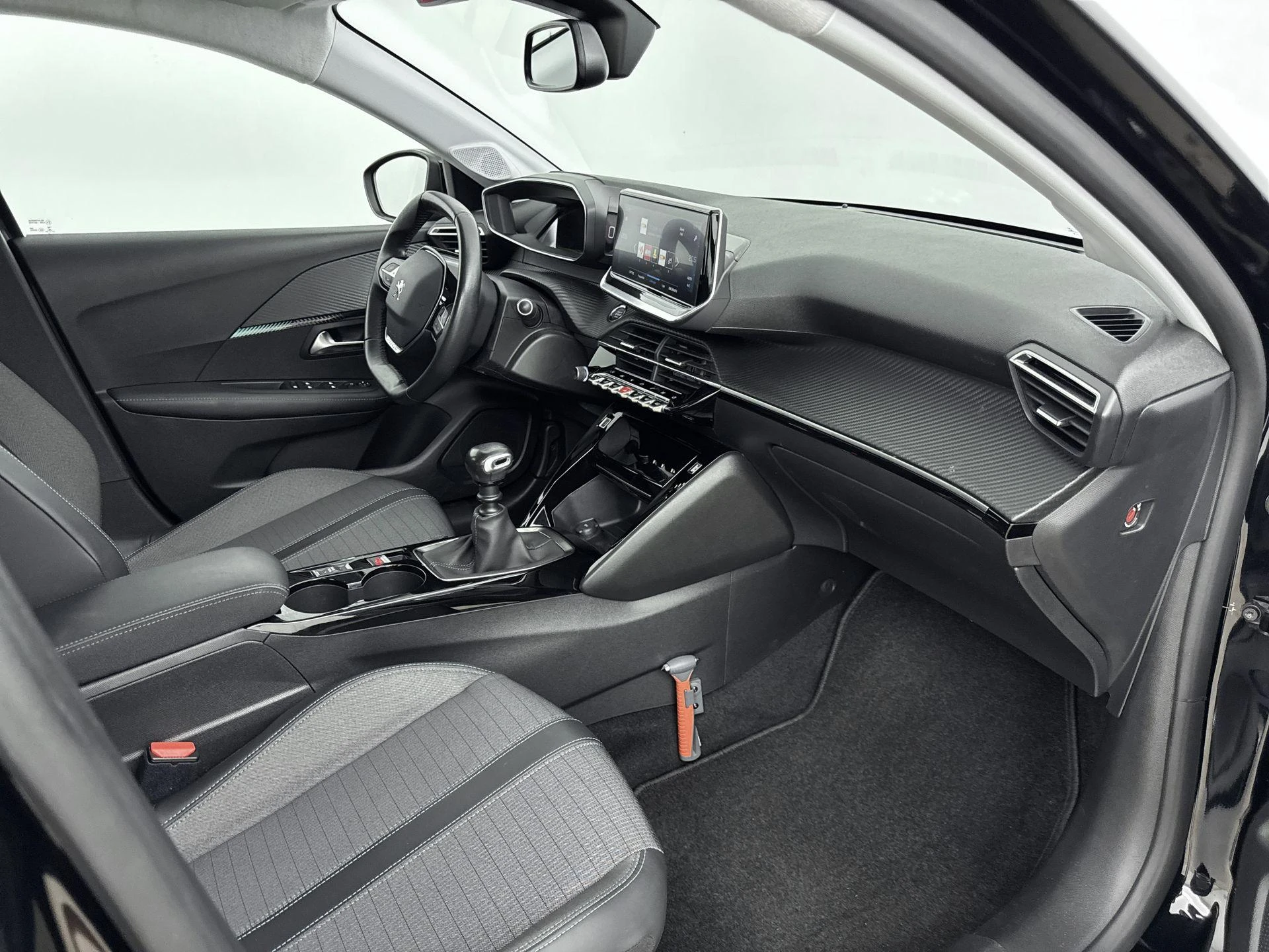 Peugeot-208-image-16