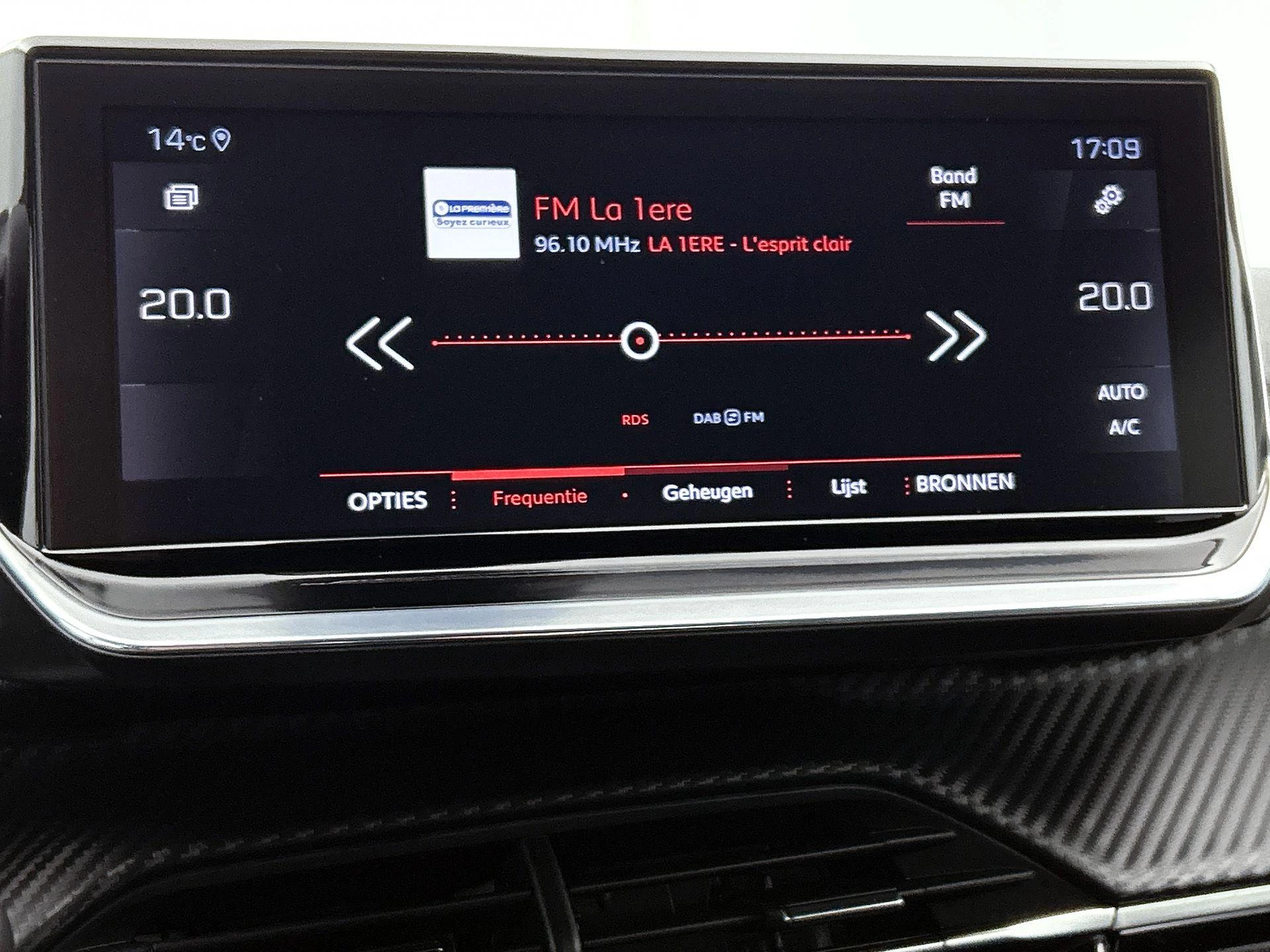 Peugeot-208-image-32