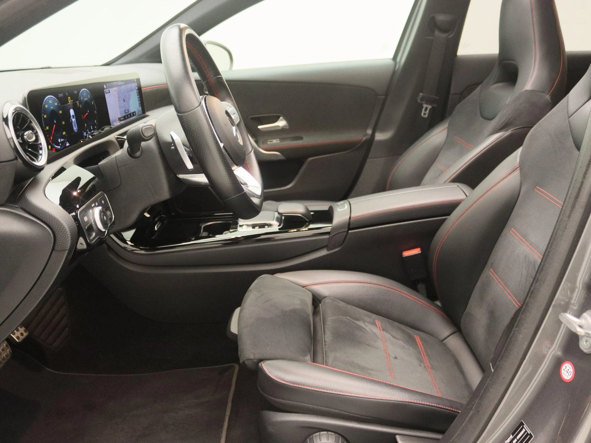 Mercedes-Benz-A-Klasse-image-12