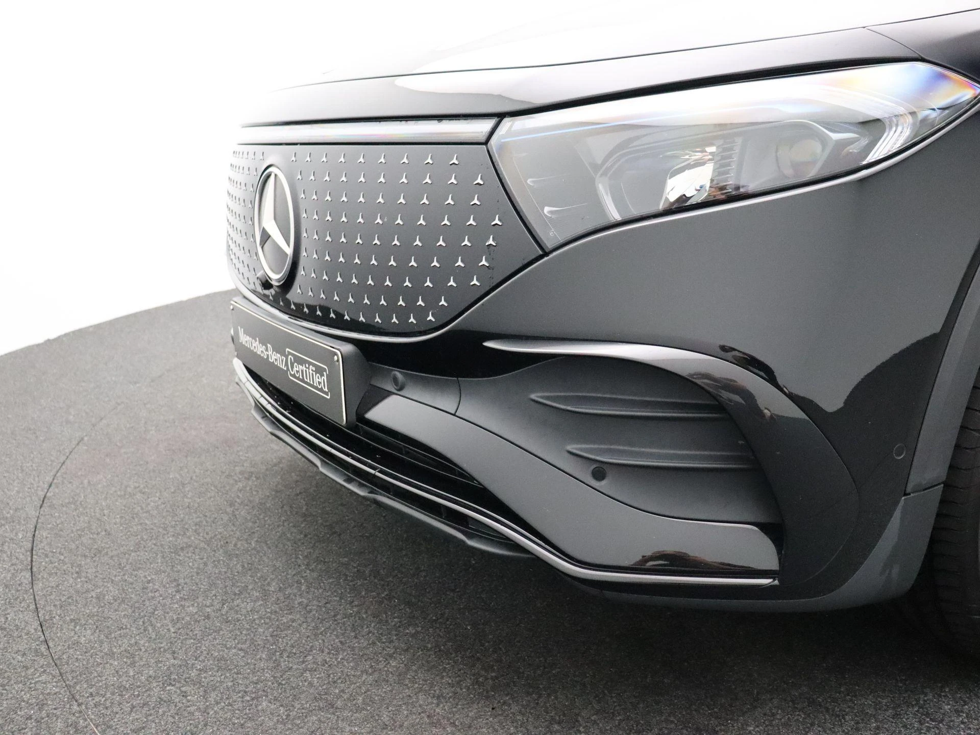Mercedes-Benz-EQB-image-29