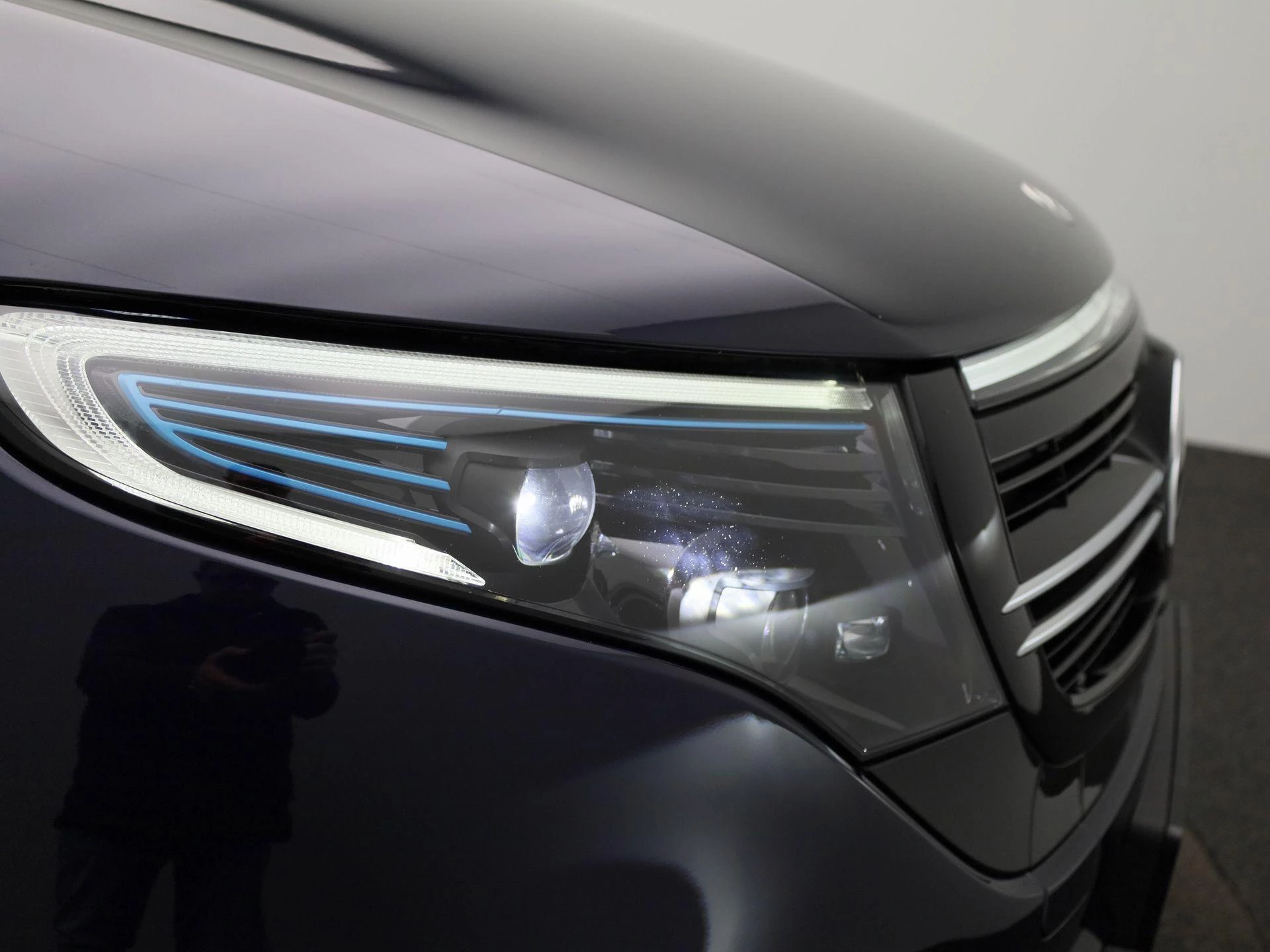 Mercedes-Benz-EQC-image-39