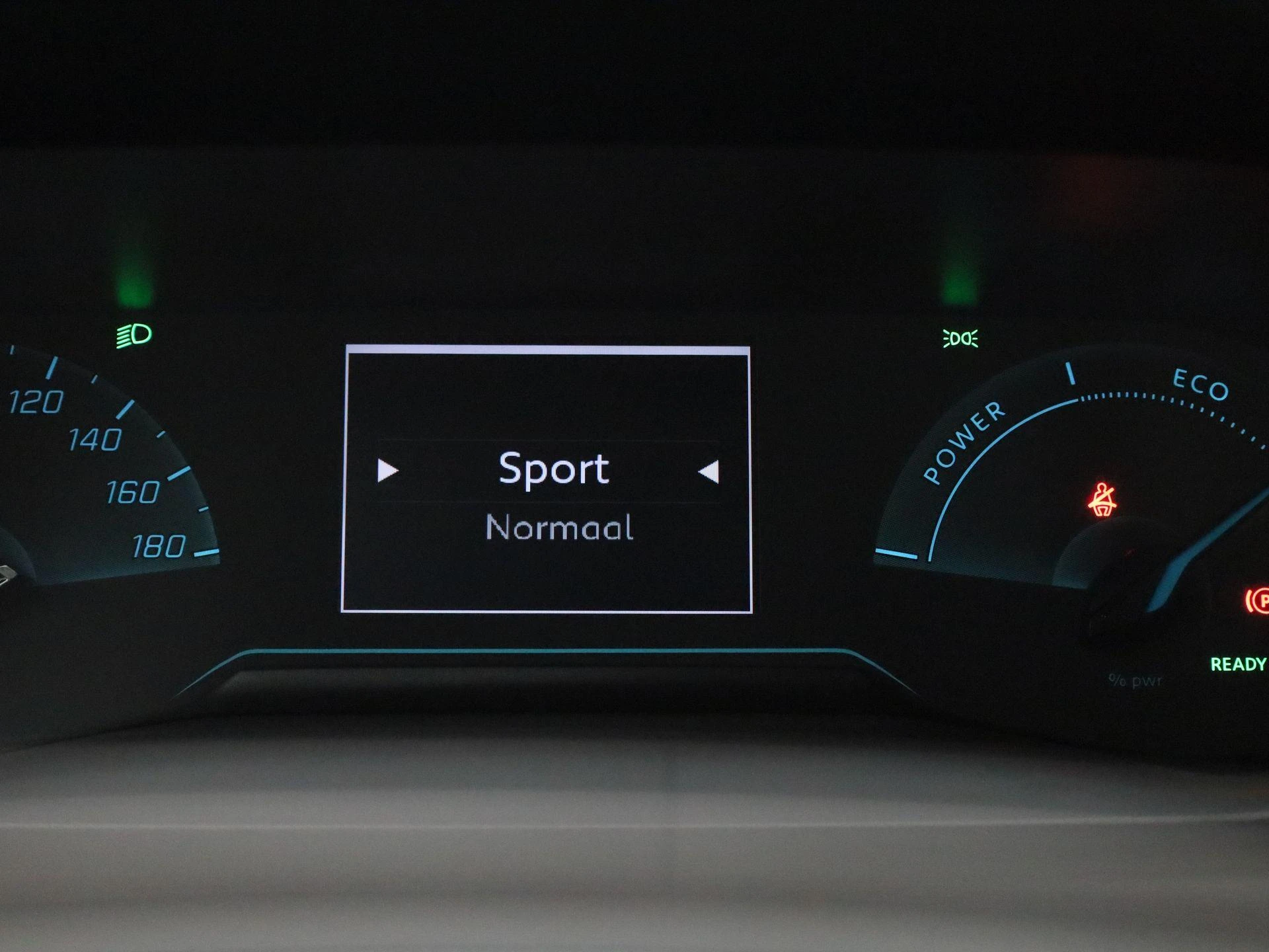 Peugeot e-2008 EV Active 50 kWh
