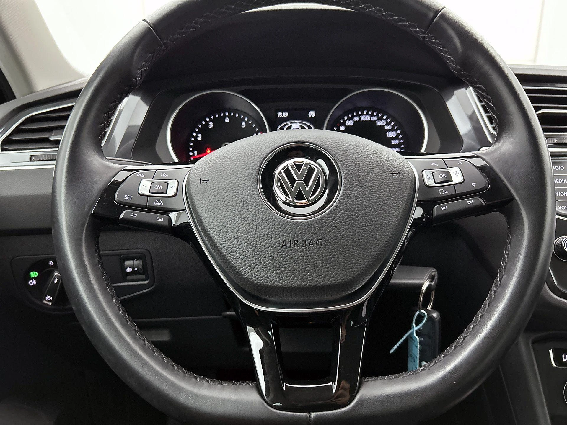 Volkswagen-Tiguan-image-28