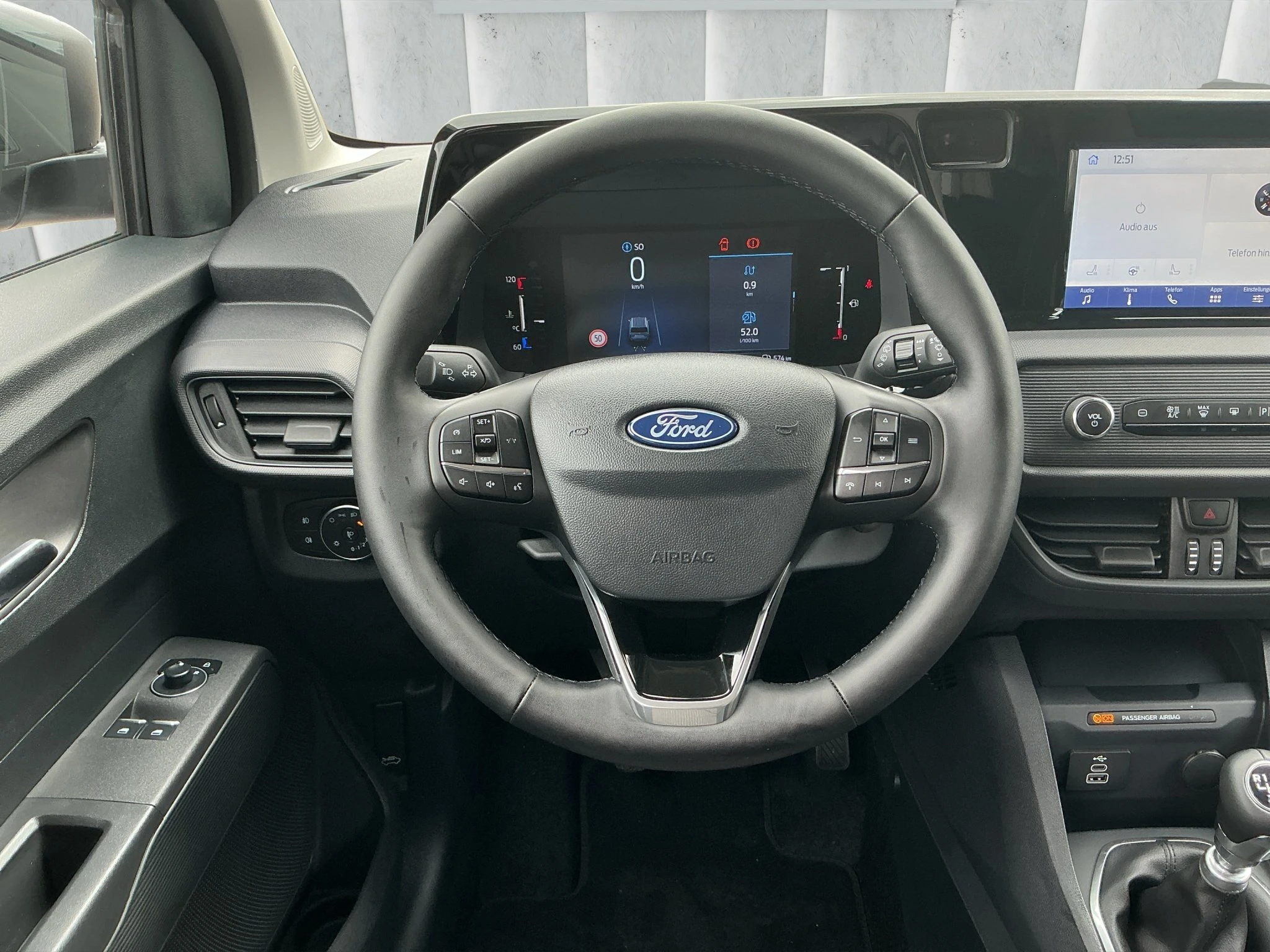 Ford-Tourneo Courier-image-12