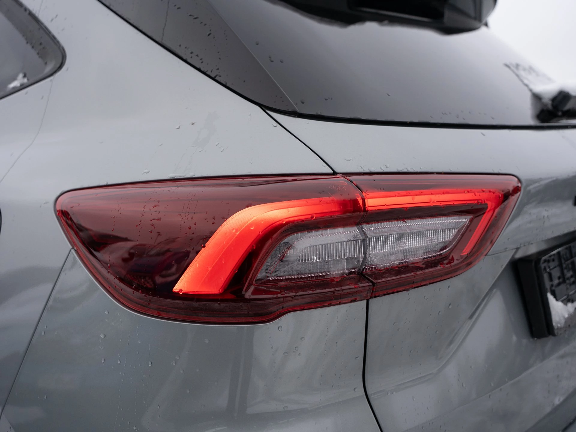 Ford Kuga ST-Line X Aut.*PANO*AHK*360GRAD*LED-MATRIX*NAVI*GRA*WINTER-PKT..