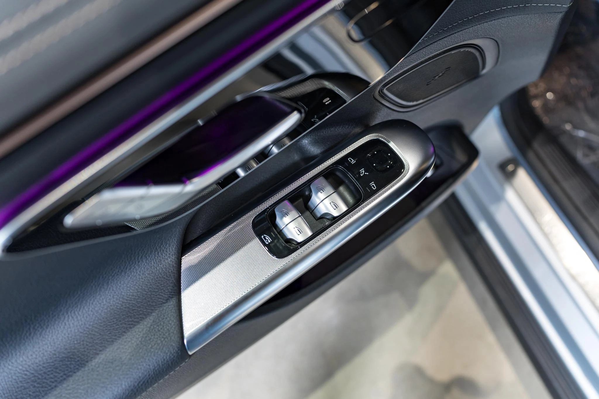 Mercedes-Benz-EQE-image-17