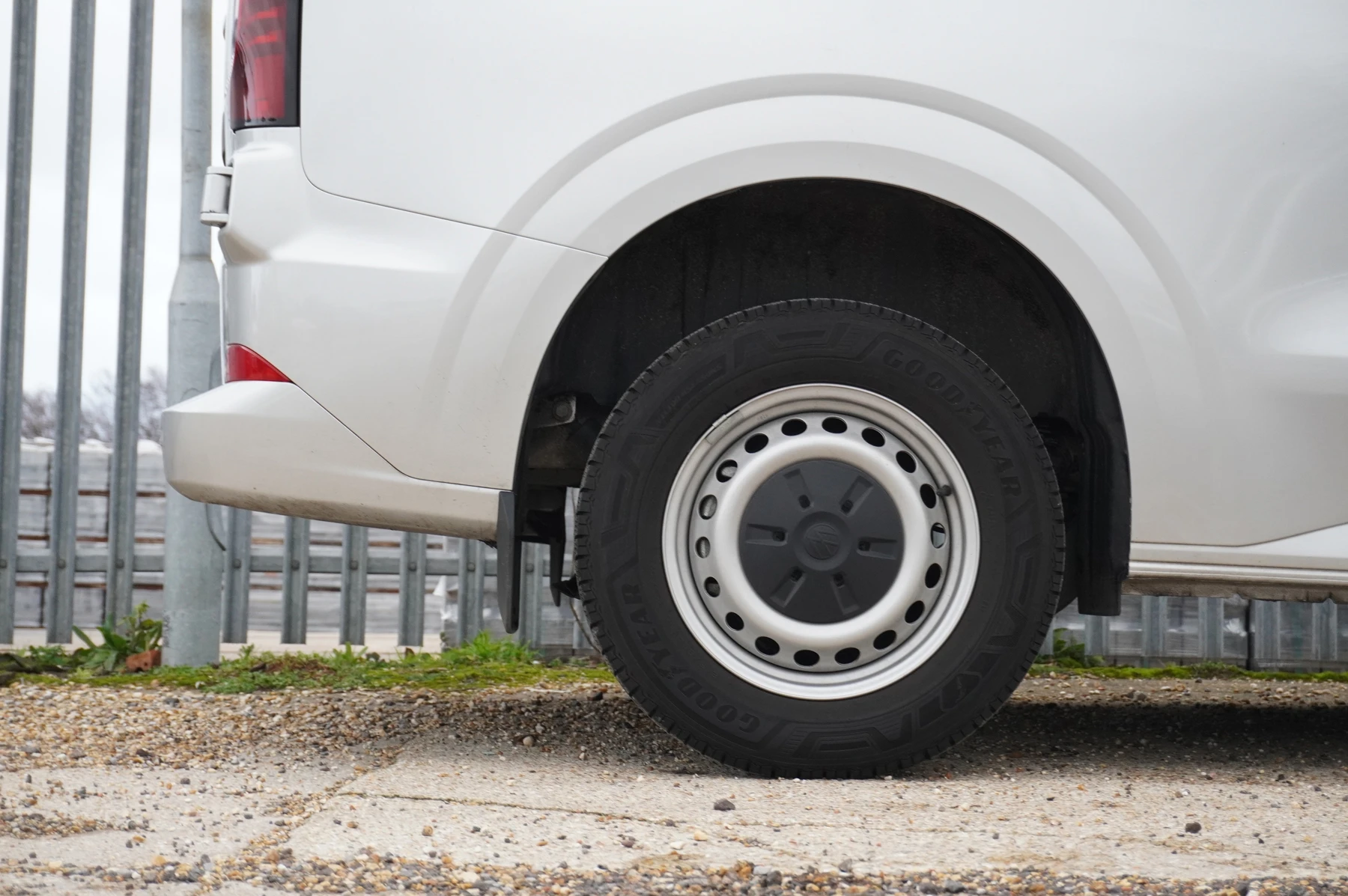Volkswagen-Transporter-image-21