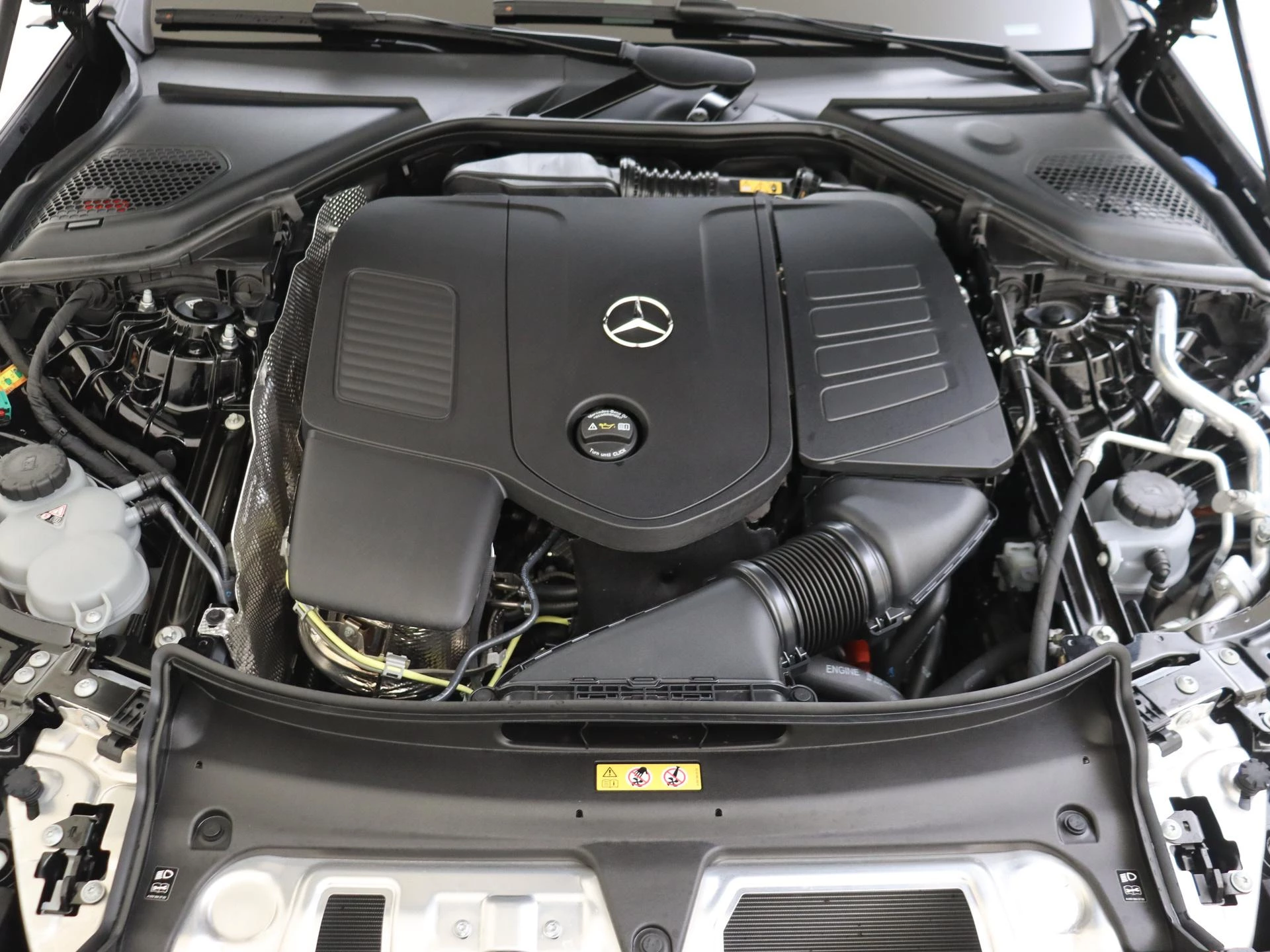 Mercedes-Benz-E-Klasse-image-4