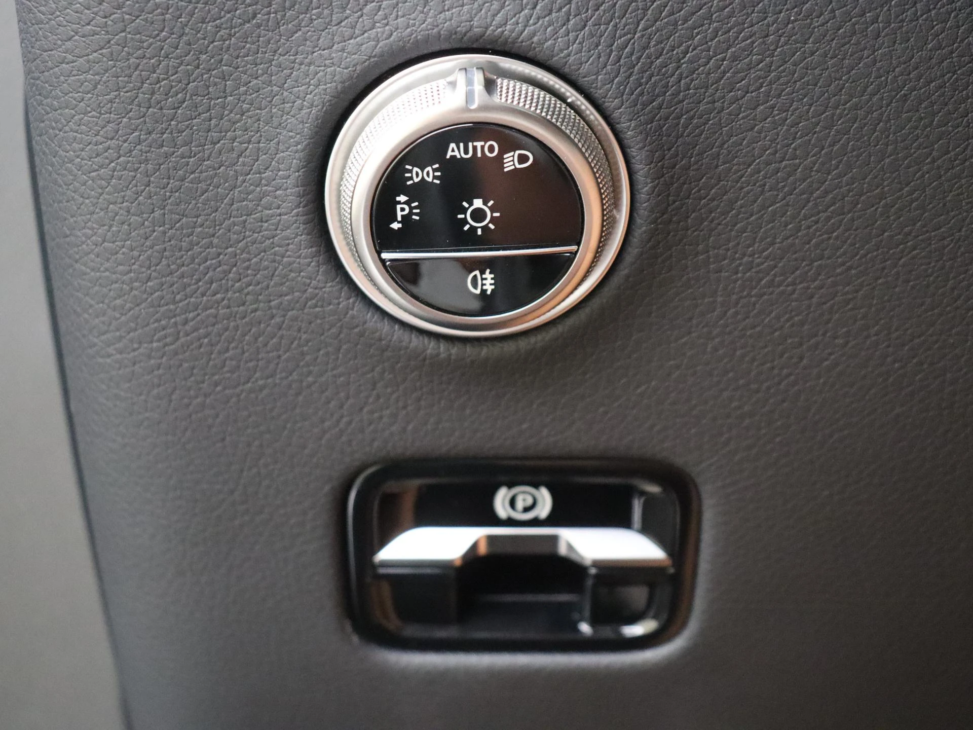 Mercedes-Benz-GLC-image-24