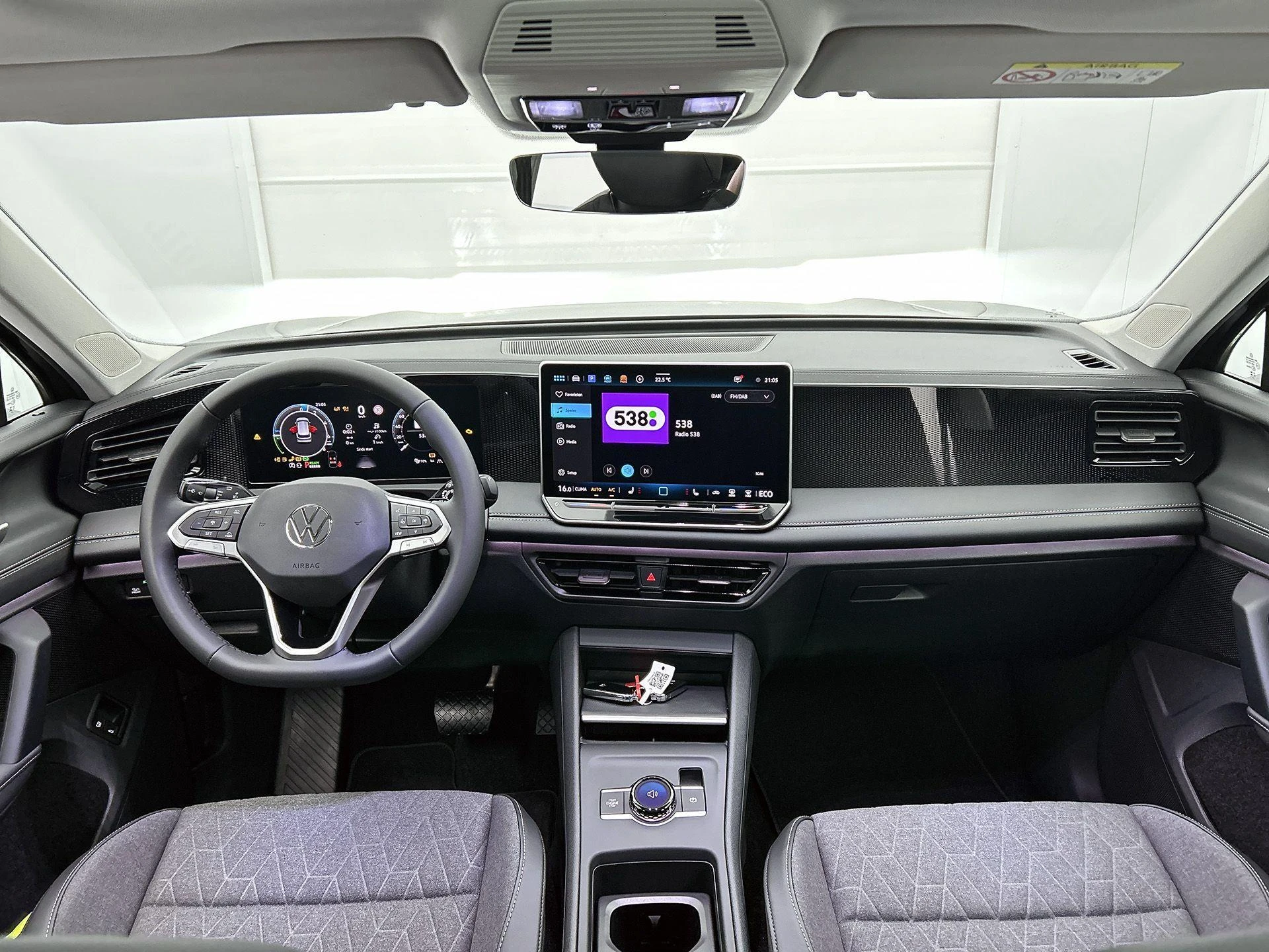 Volkswagen-Tiguan-image-7