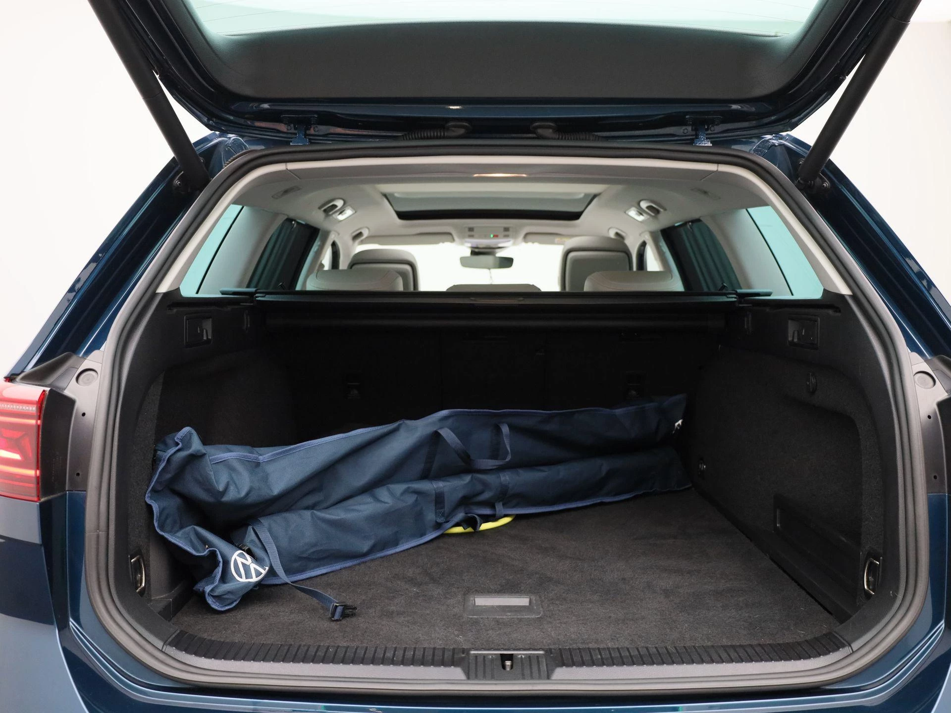 Volkswagen-Passat-image-13