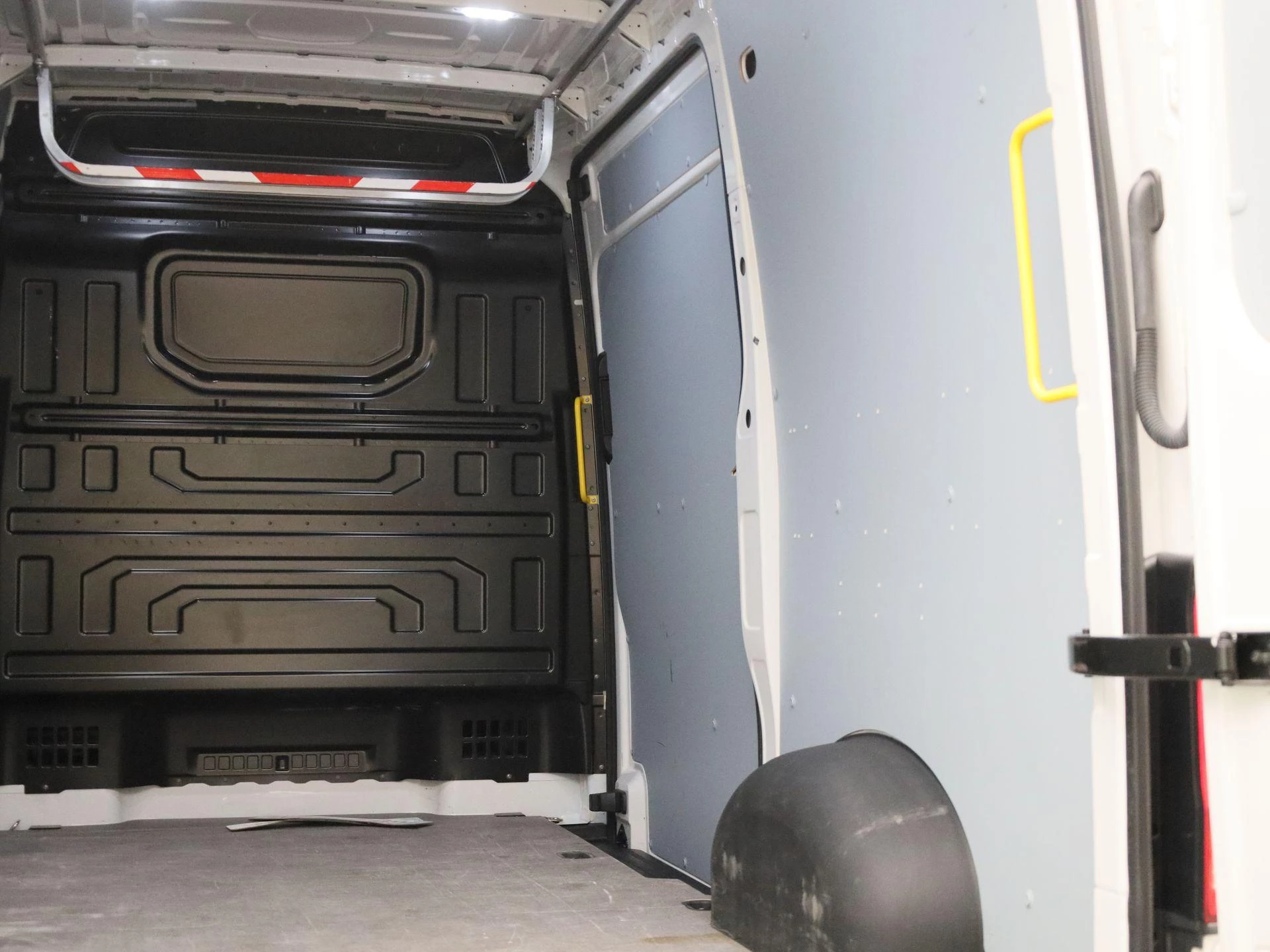 Volkswagen Crafter 2.0 TDI L3H3 140PK