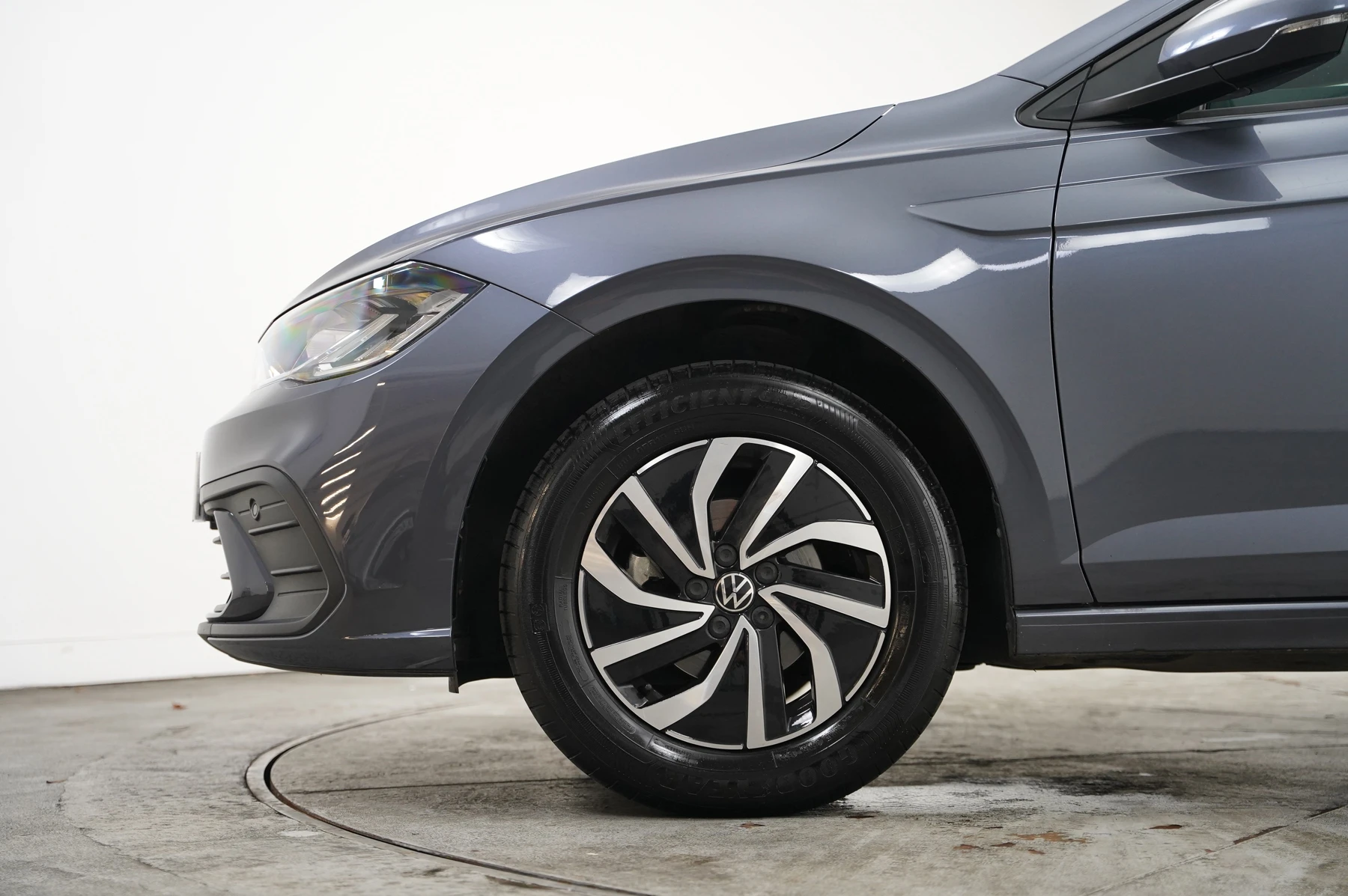 Volkswagen-Polo-image-4