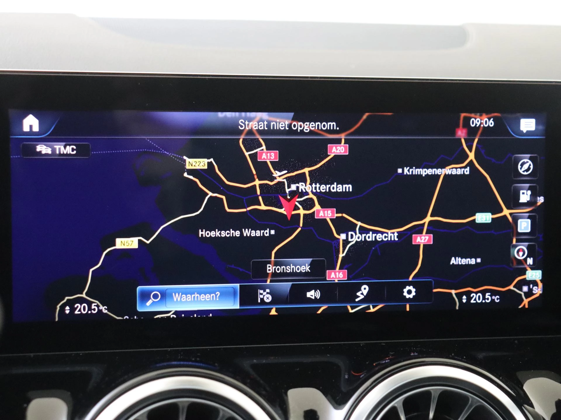 Mercedes-Benz-EQA-image-17