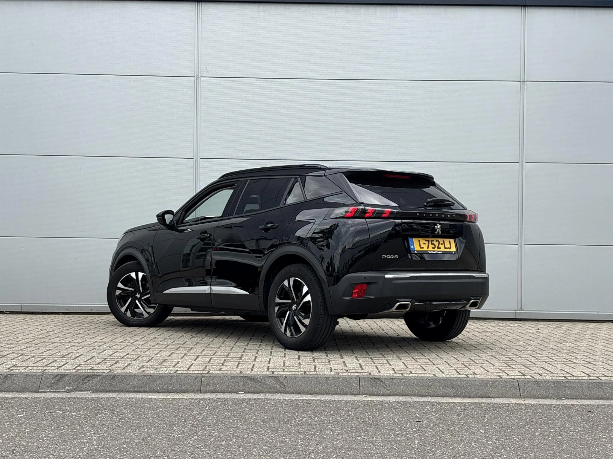 Peugeot 2008 1.2 PureTech Blue Lease Allure