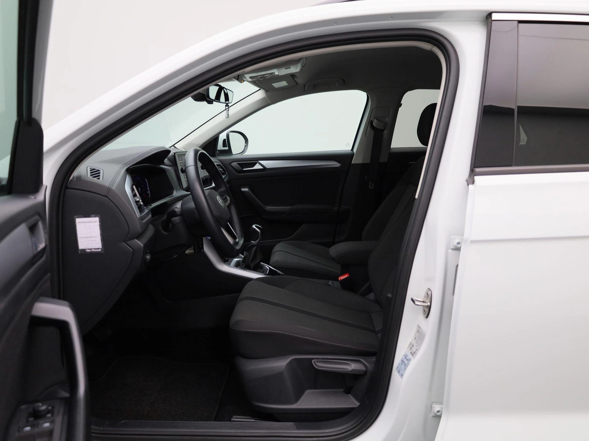 Volkswagen-T-Roc-image-8