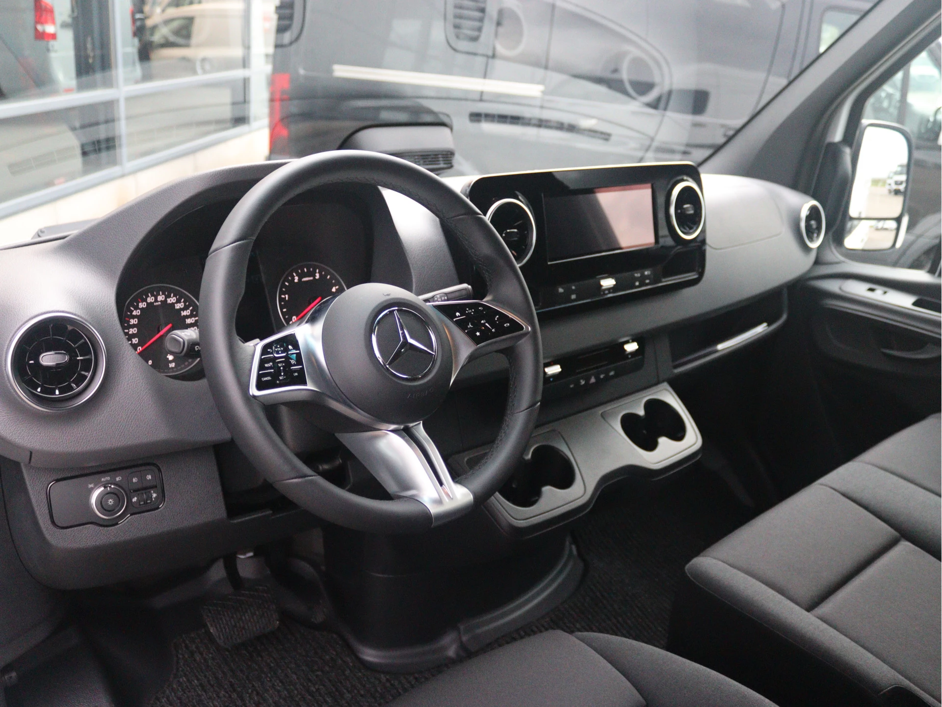 Mercedes-Benz-Sprinter-image-3