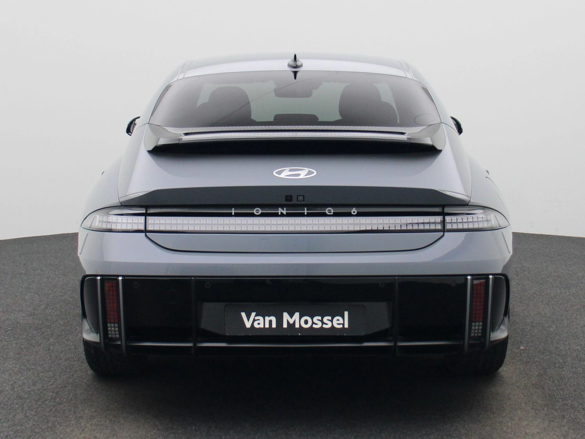 Hyundai-IONIQ 6-image-4