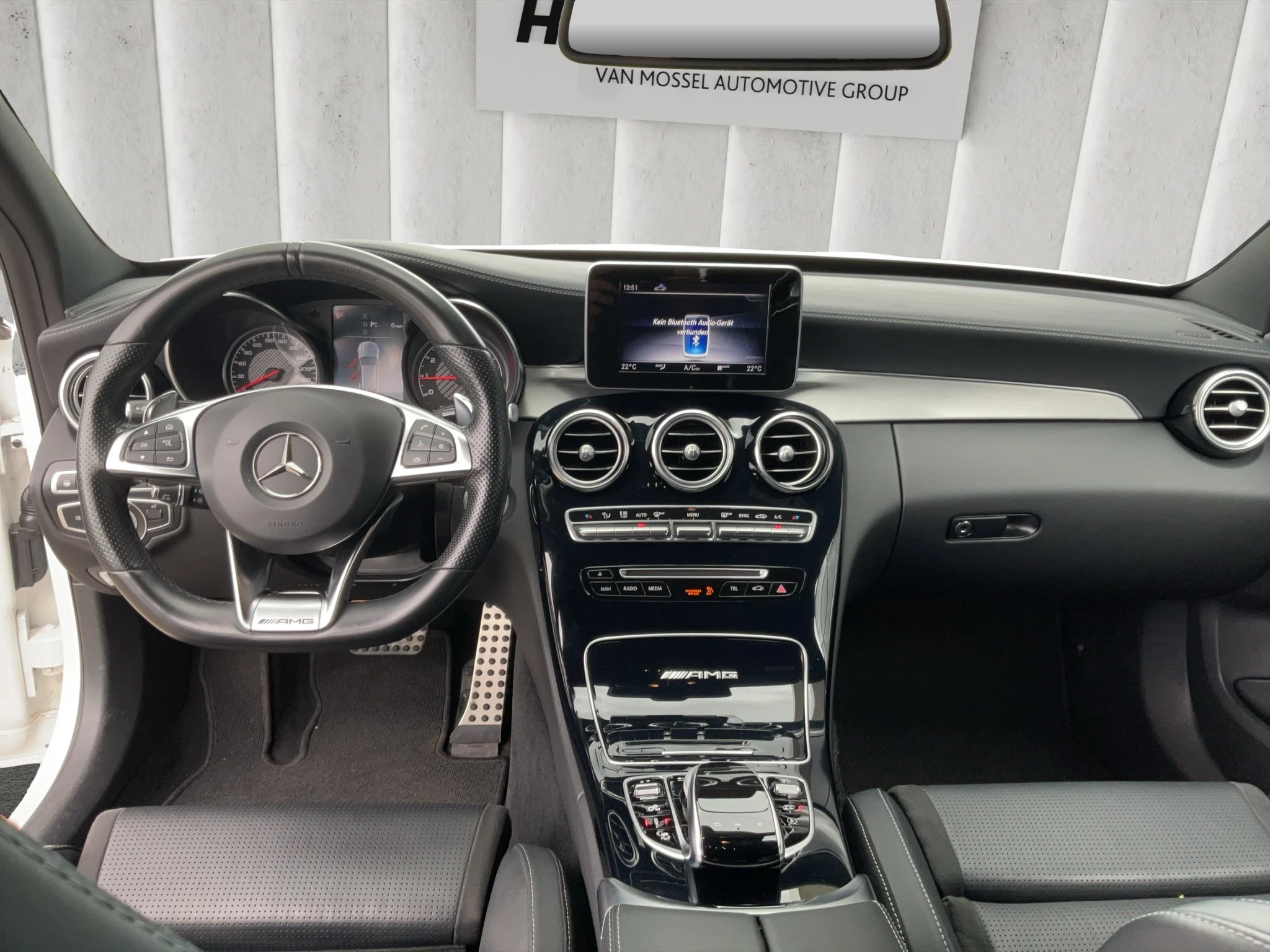 Mercedes-Benz-C-Klasse-image-11