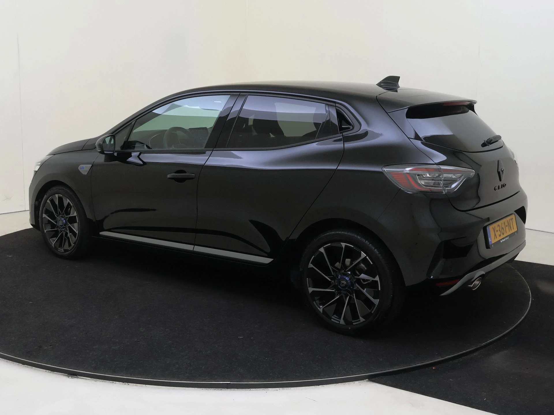Renault-Clio-image-2