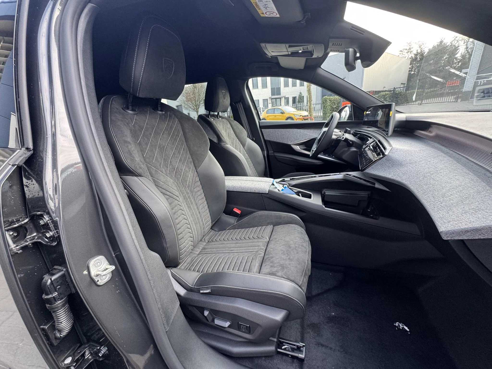 Peugeot-e-5008-image-15