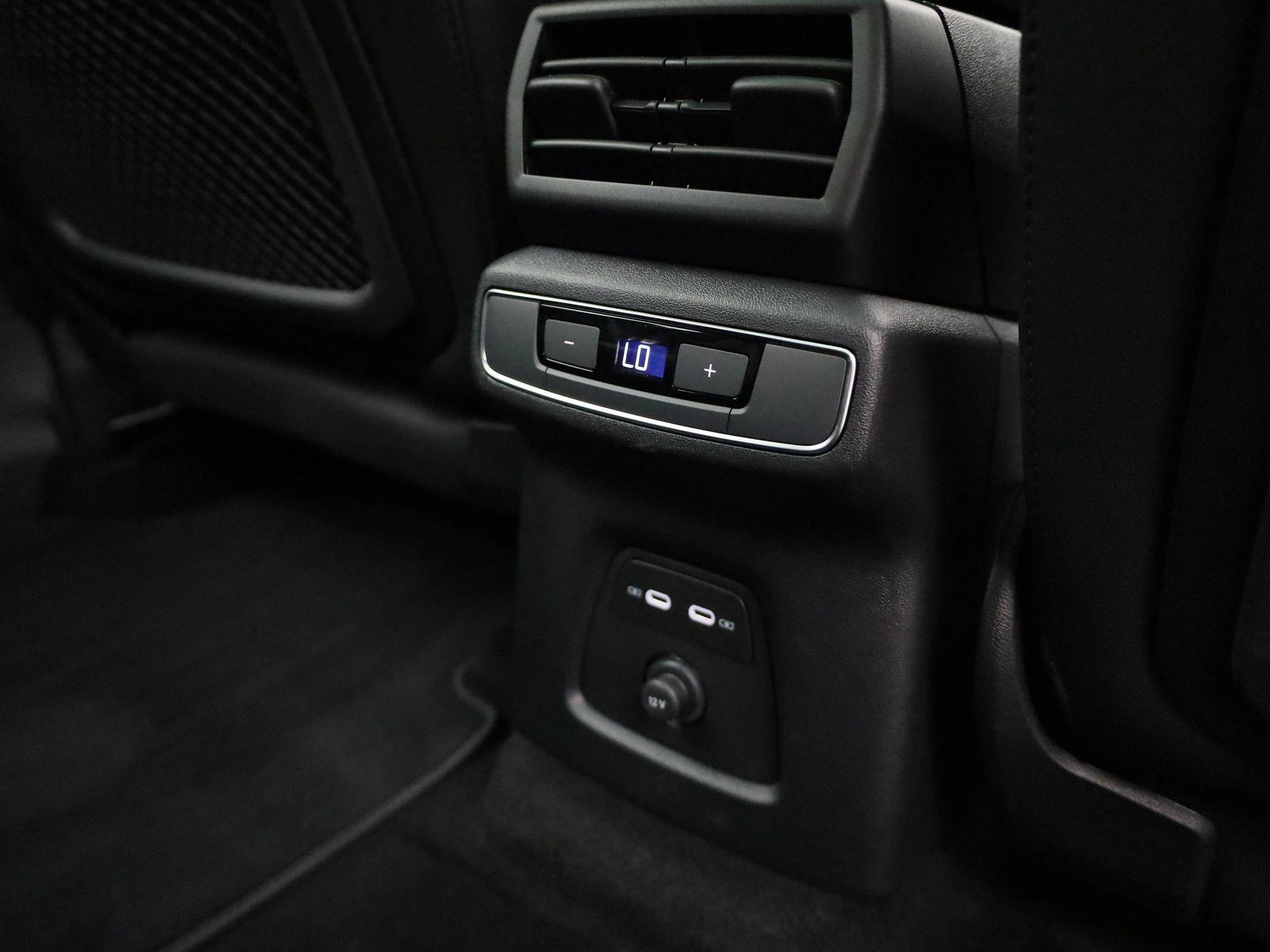 Audi-Q4 e-tron-image-47