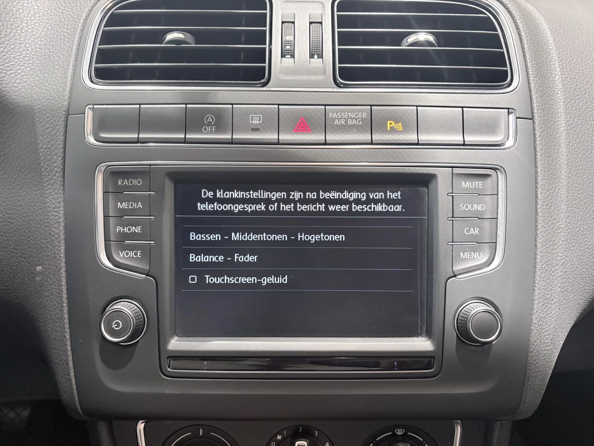 Volkswagen-Polo-image-23