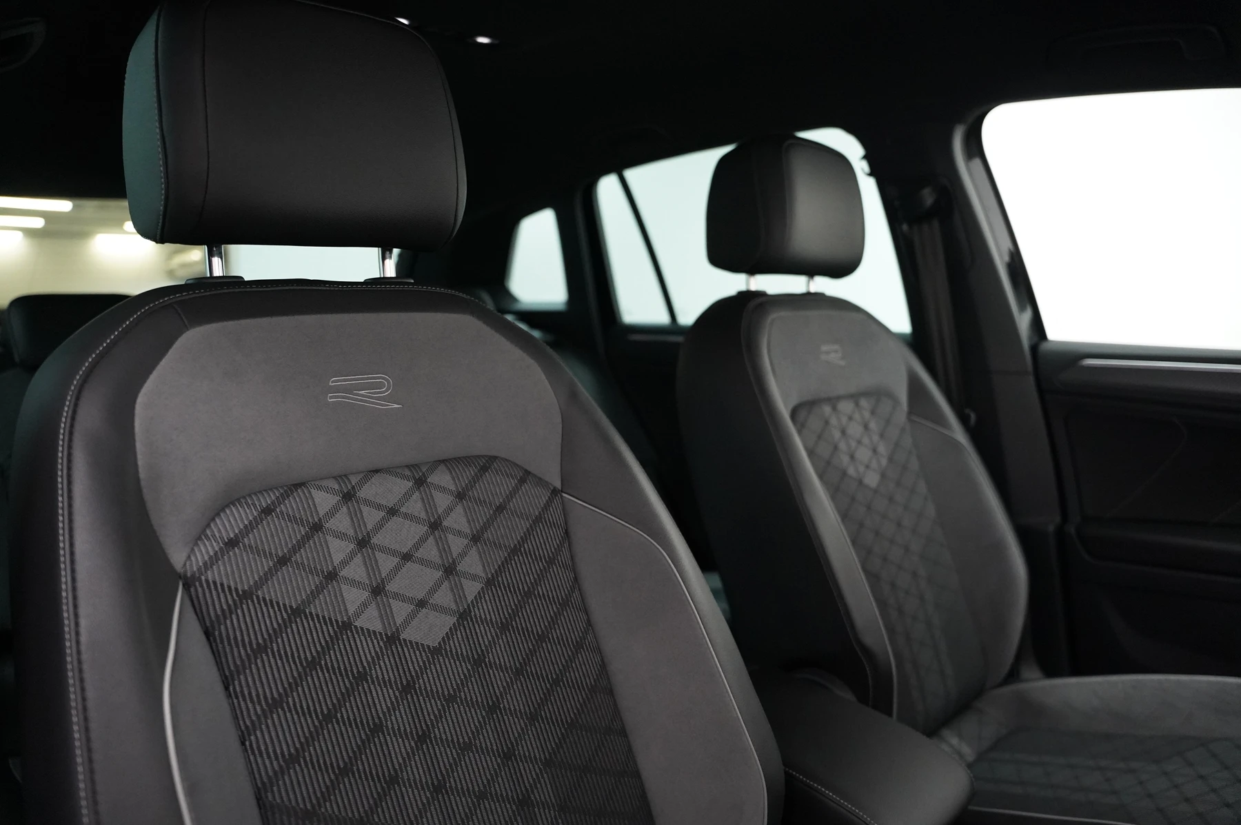 Volkswagen-Tiguan-image-30