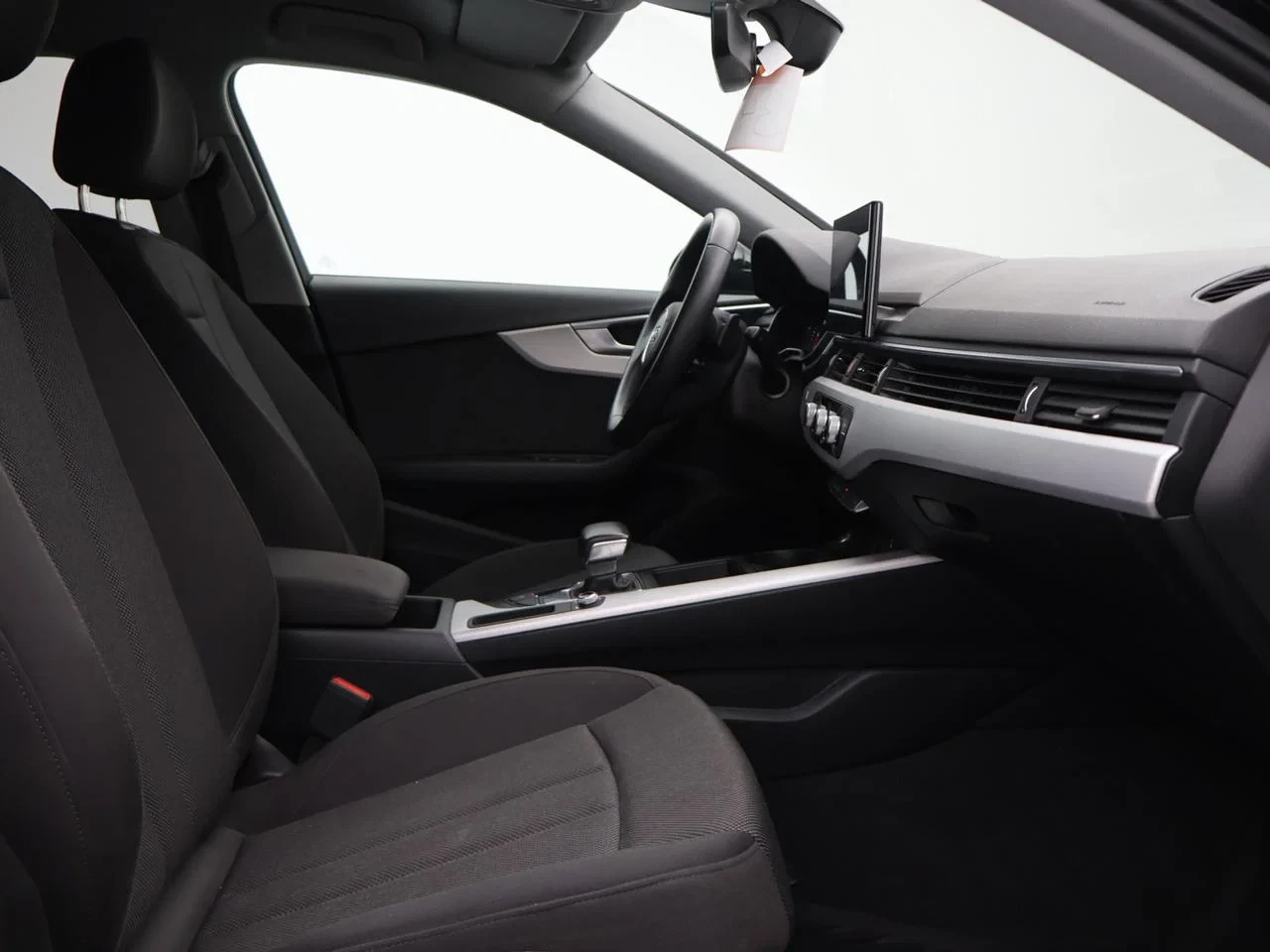 Audi A4 Avant 35TFSI 150PK Business Edition *AUTOMAAT*SHADOWLOOK*ZETELVERWARMING*NAVI*BLTH*CRUISE*...