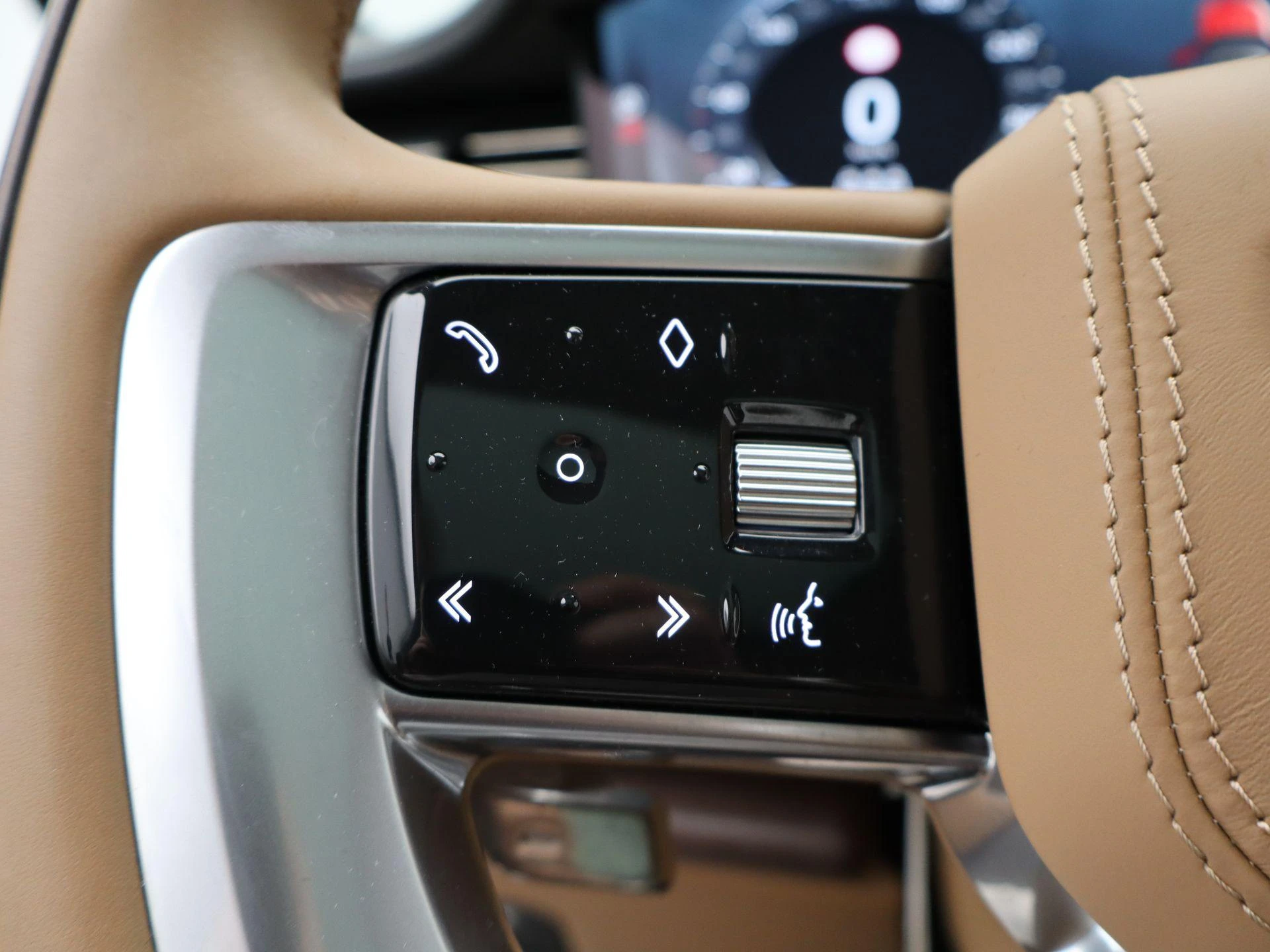 Land Rover-Range Rover-image-16