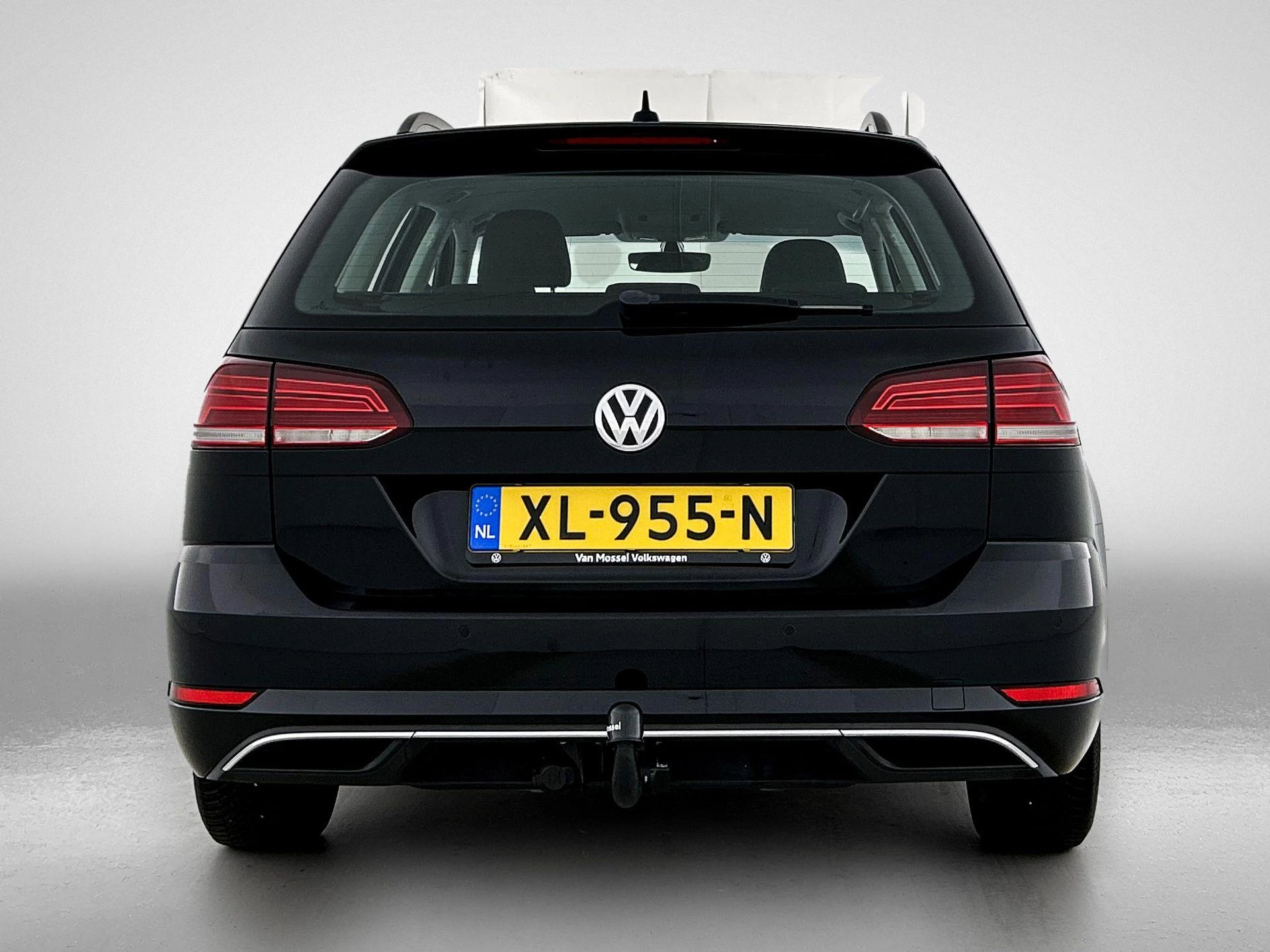 Volkswagen-Golf-image-2