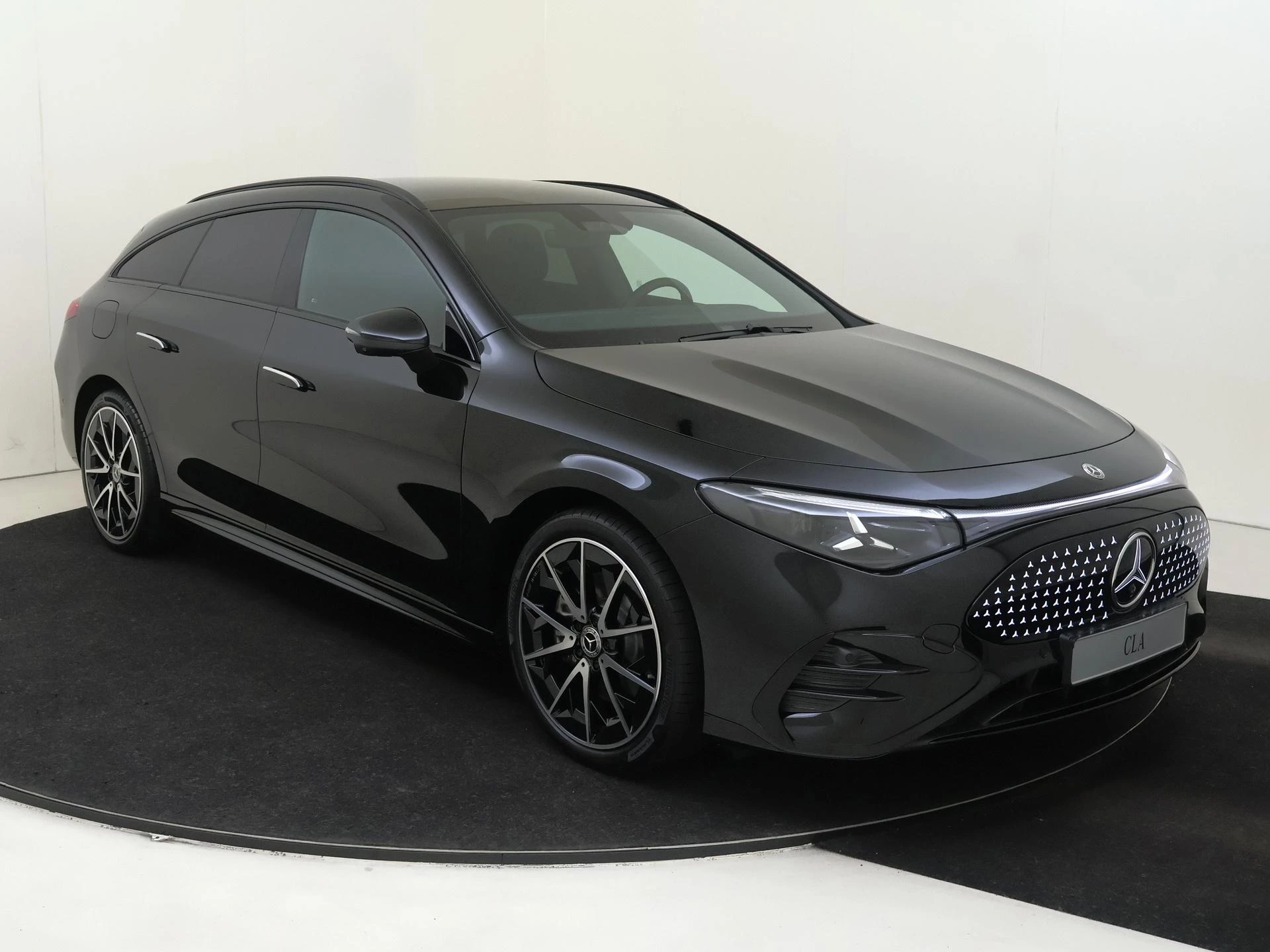 Mercedes-Benz-CLA-image-1