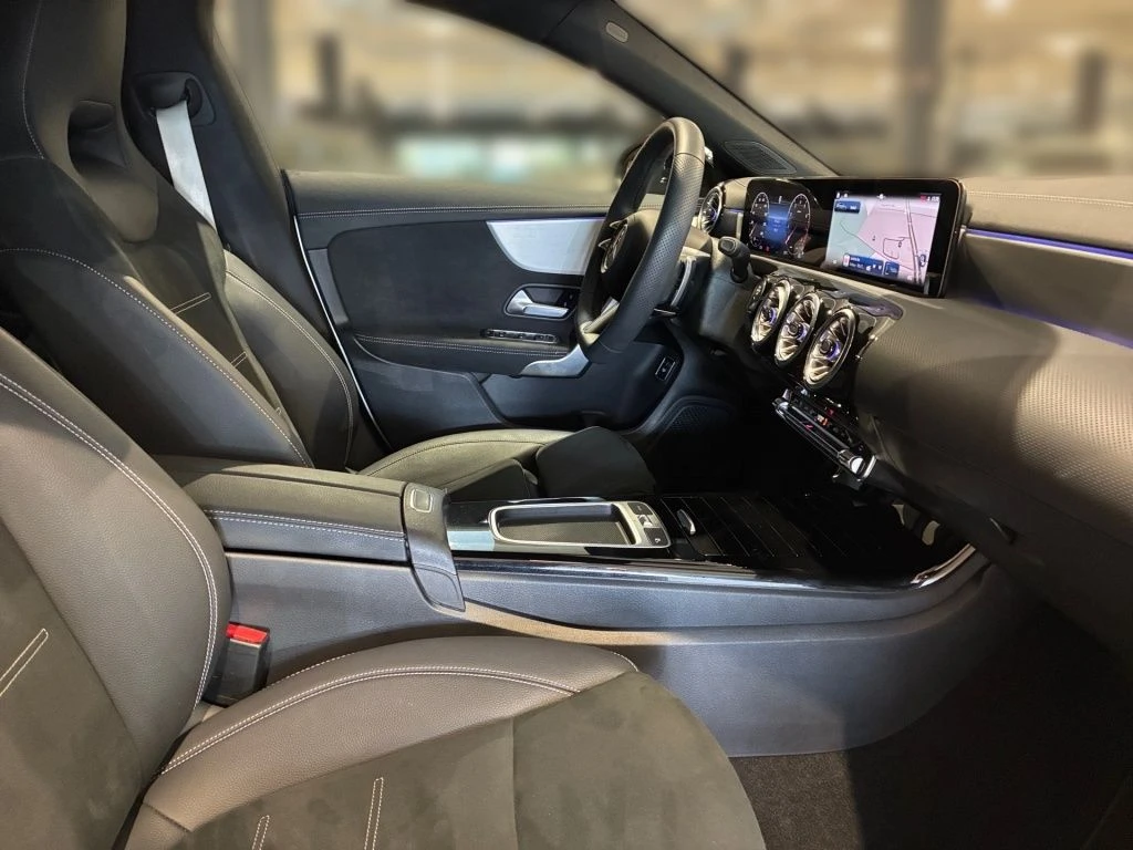 Mercedes-Benz-CLA 200-image-15
