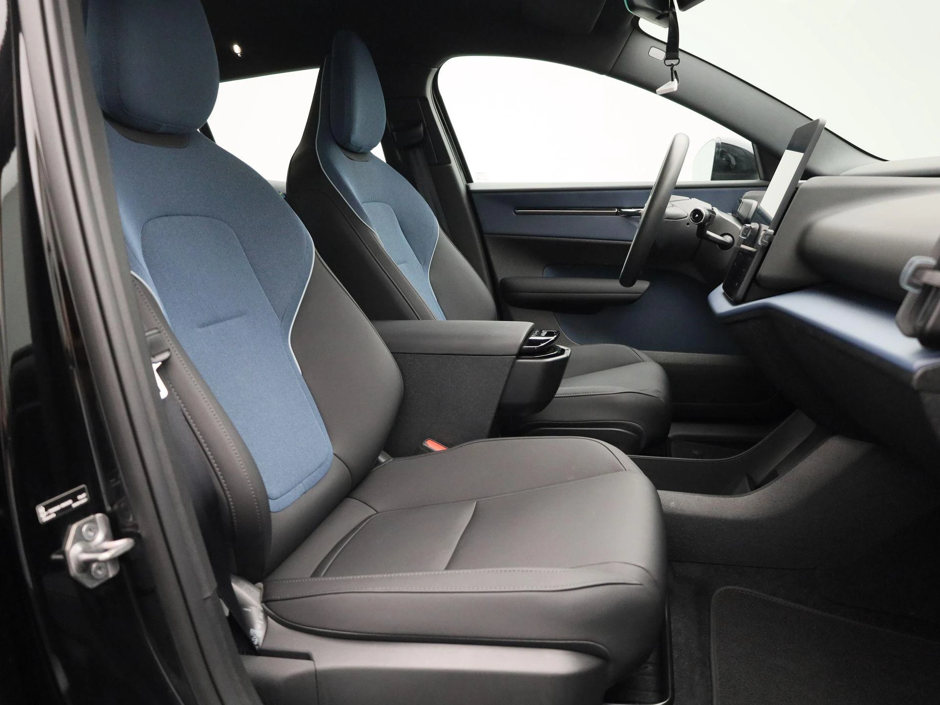 Volvo-EX30-image-29