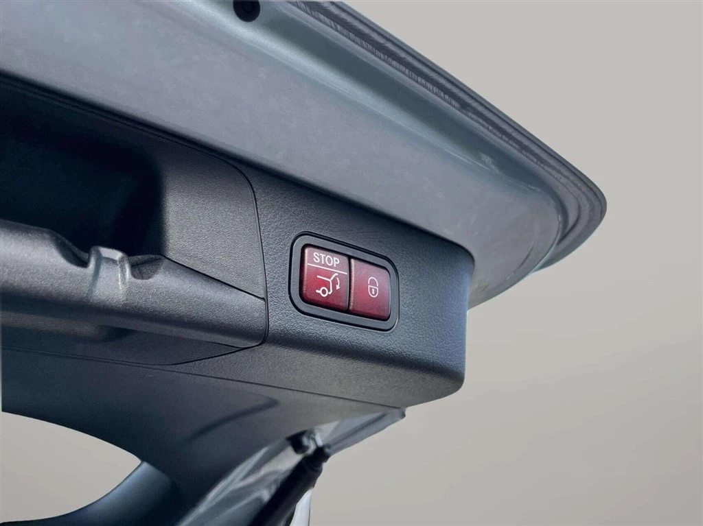Mercedes-Benz-EQB-image-22