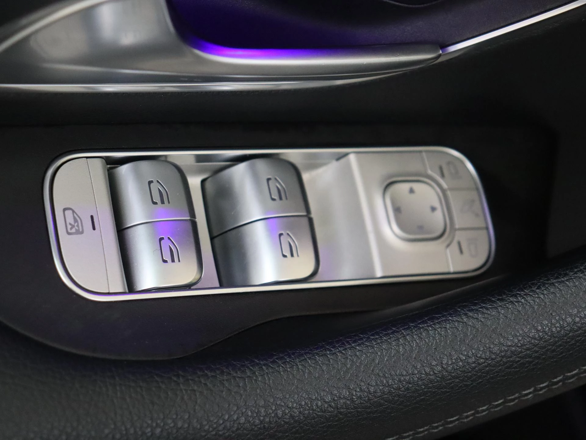 Mercedes-Benz-GLE-image-26