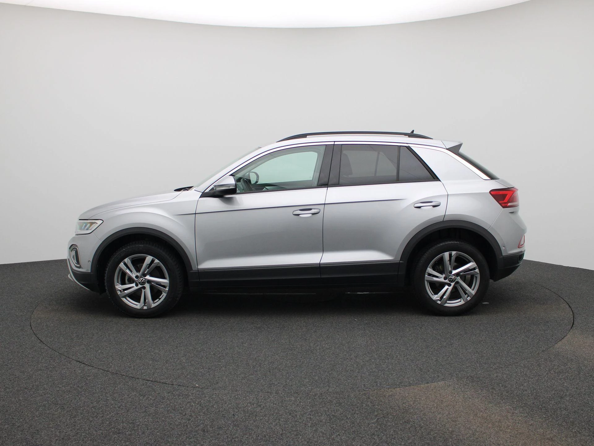 Volkswagen-T-Roc-image-3